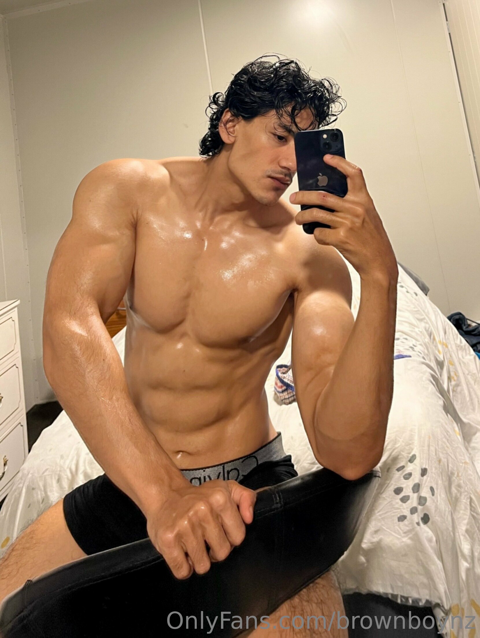 influencer kiwi Brownboynz ass