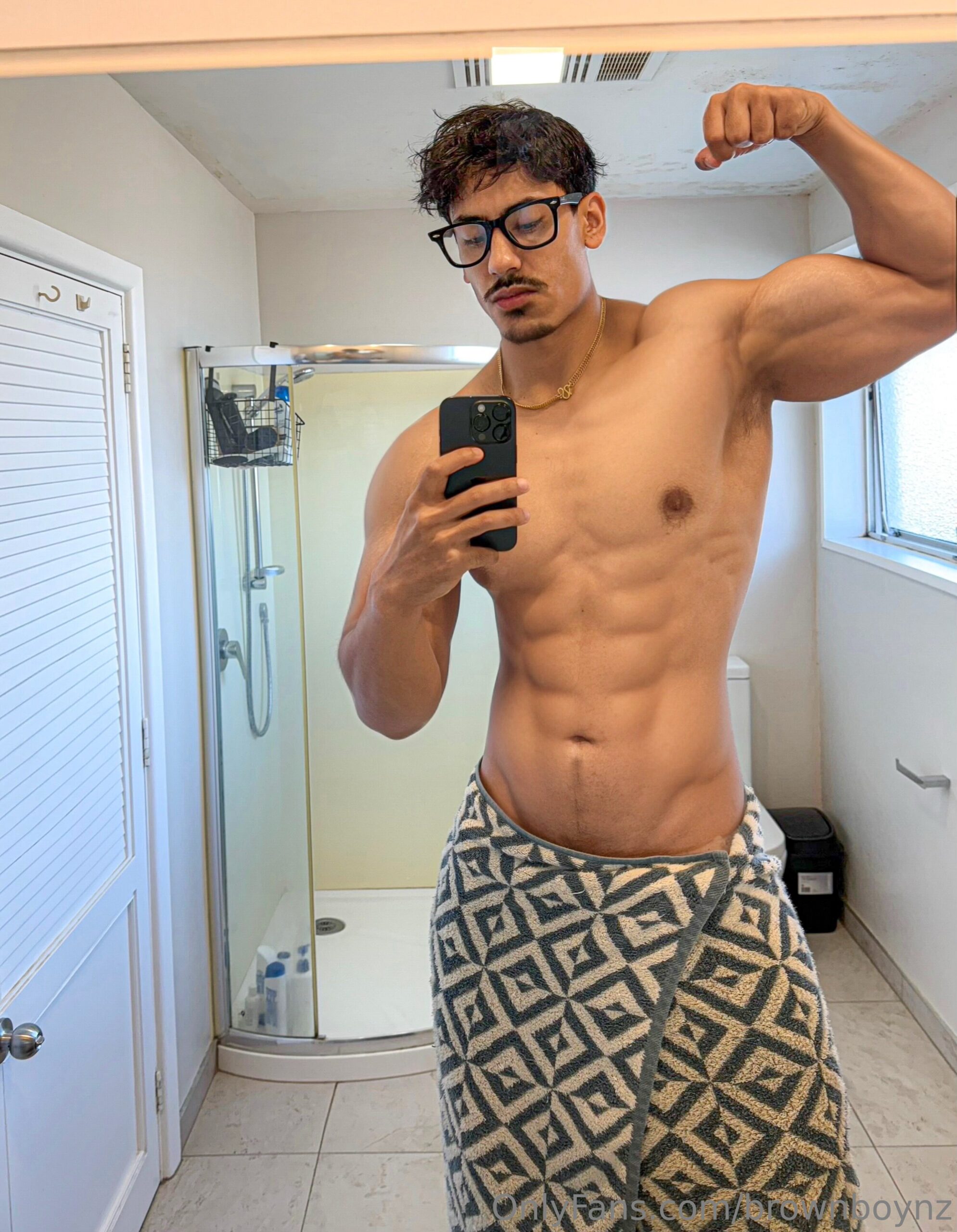 influencer stud Brownboynz masturbating