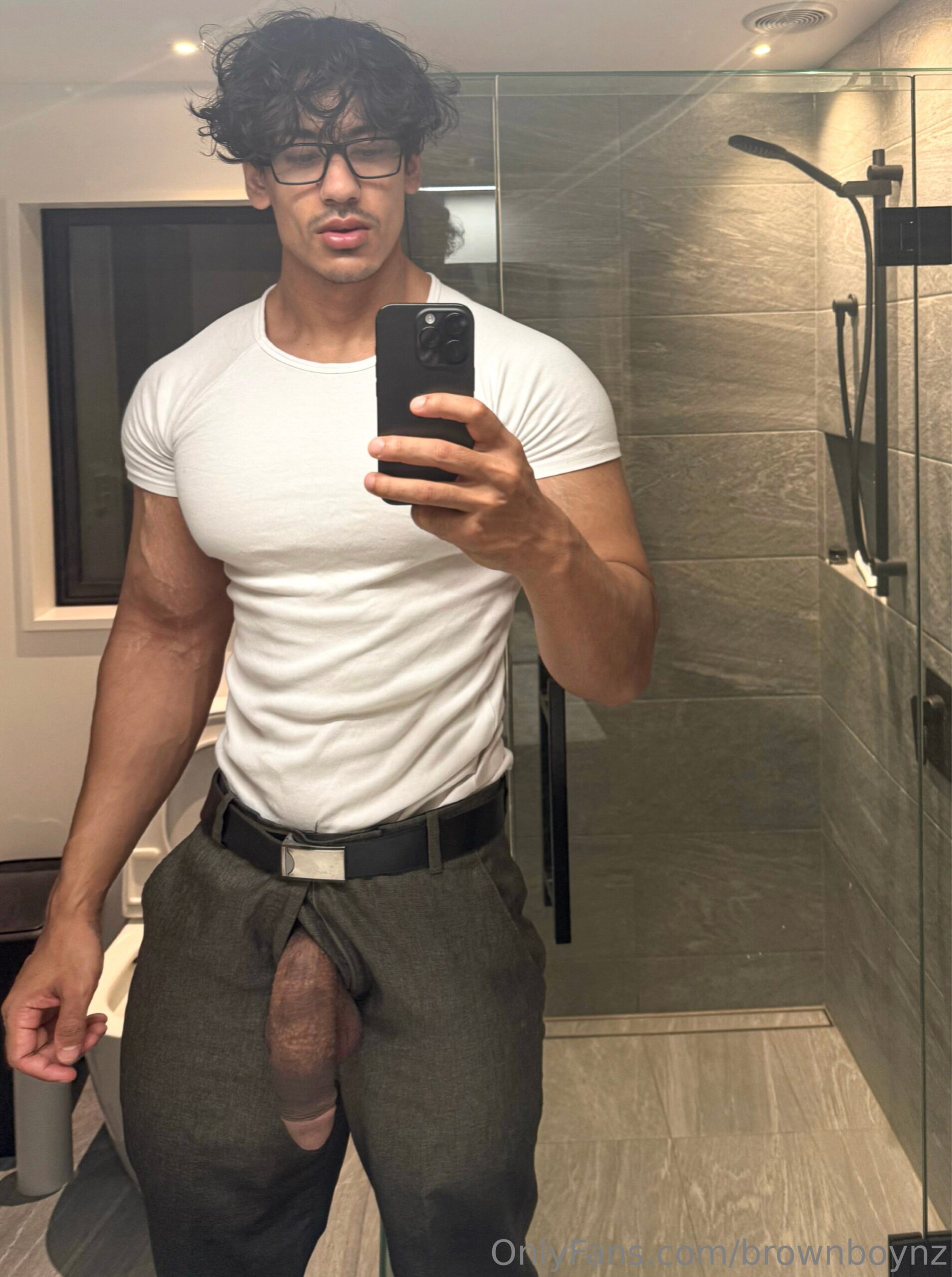 hot guy wanking off big cock Brownboynz leaked onlyfans pic