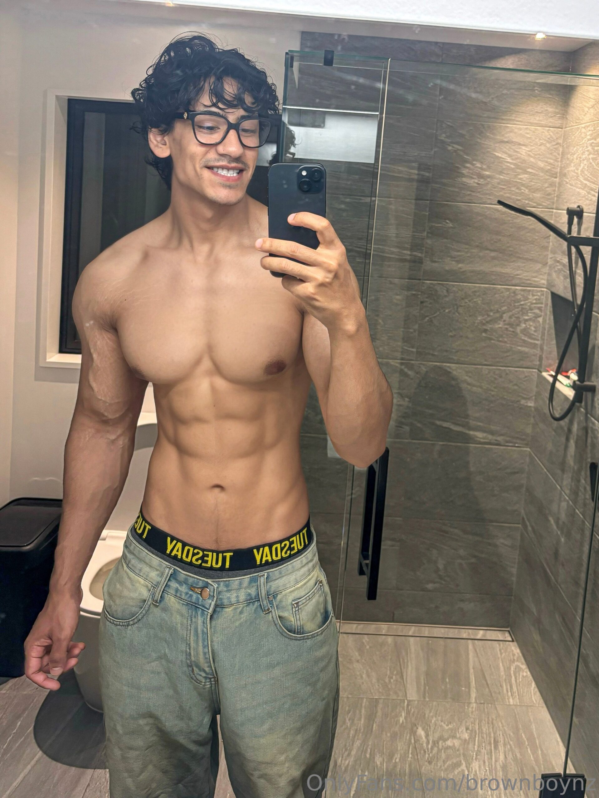 Exposed muscular Maori Brownboynz nude
