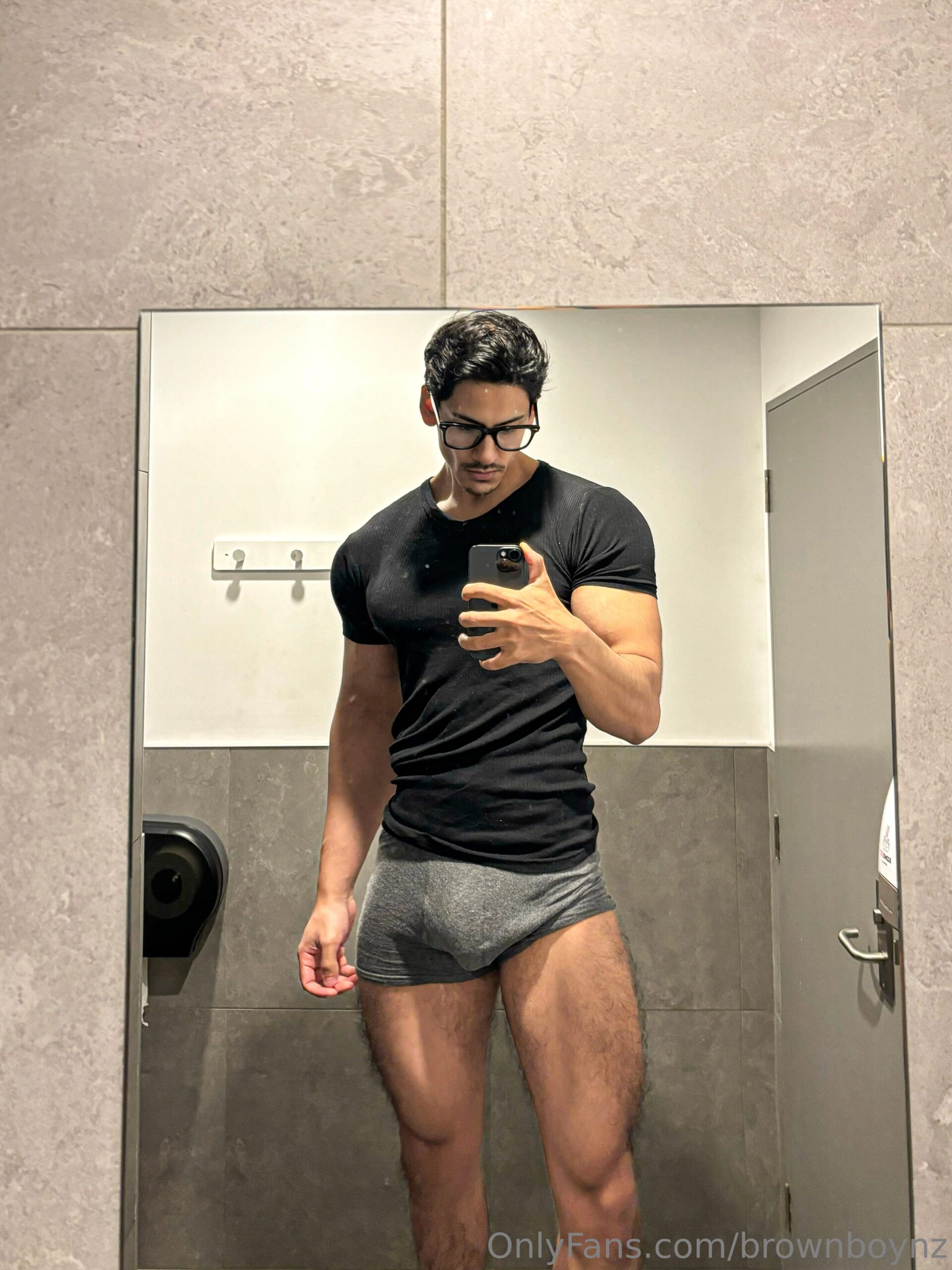 attractive wanking off kiwi Brownboynz cock
