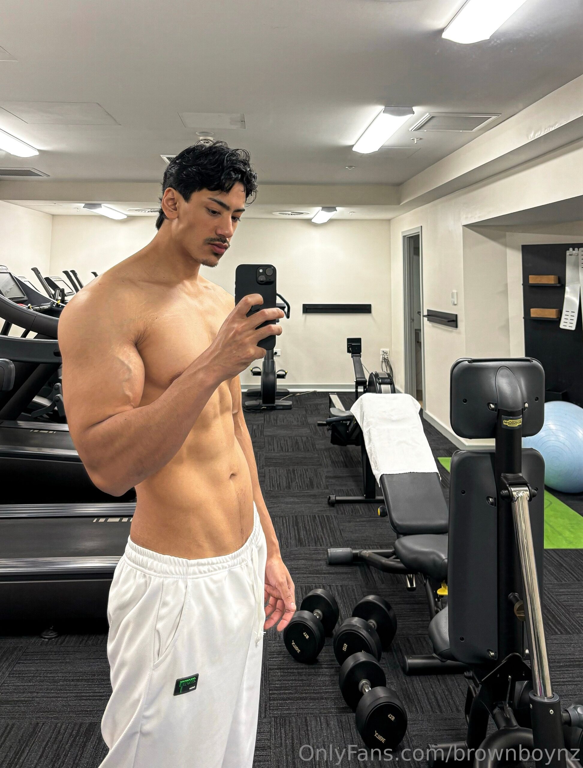 Sensational slut Maori brownboyfitt onlyfans