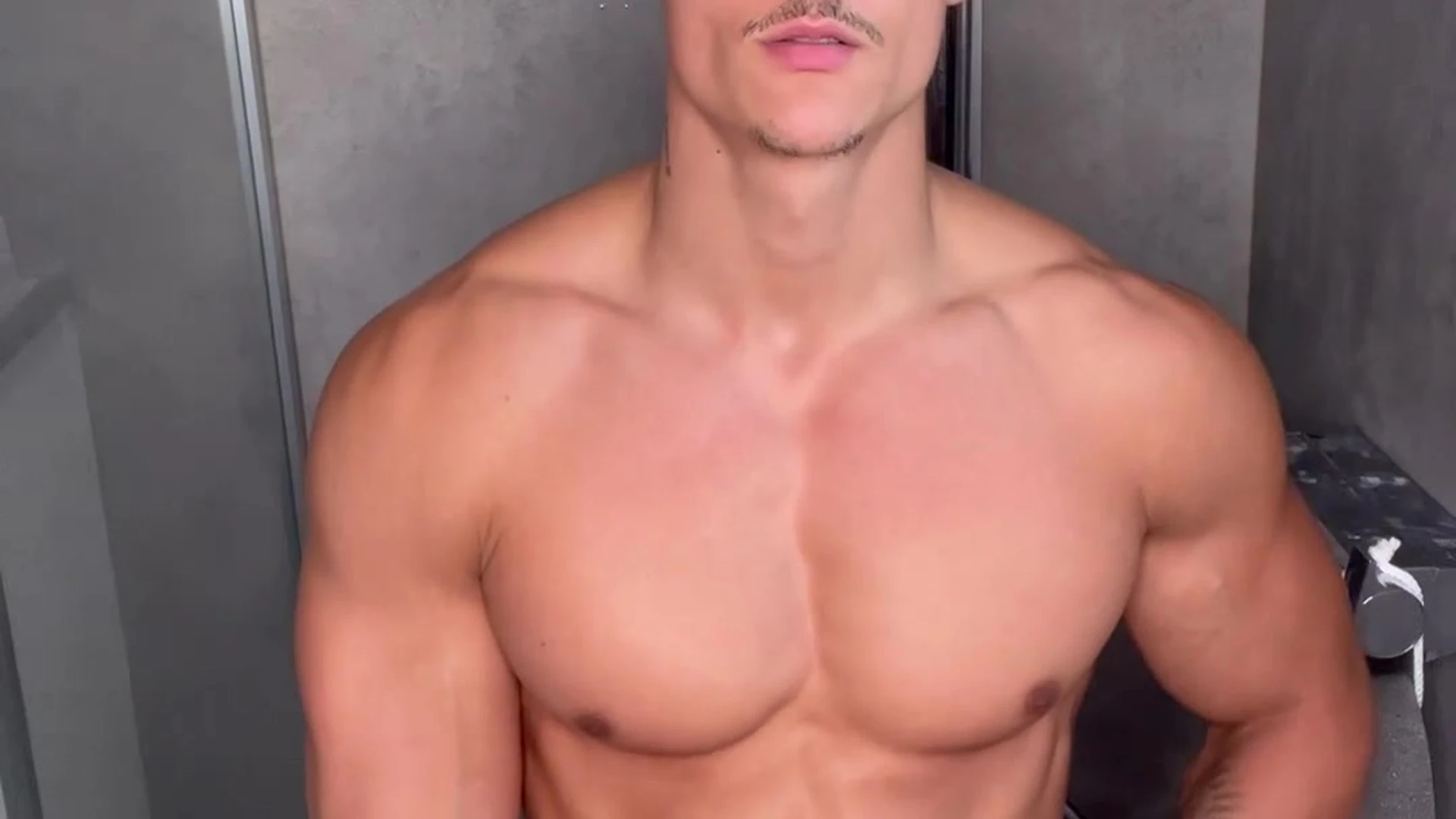 Sensational muscle cum levyvanwilgen sexy