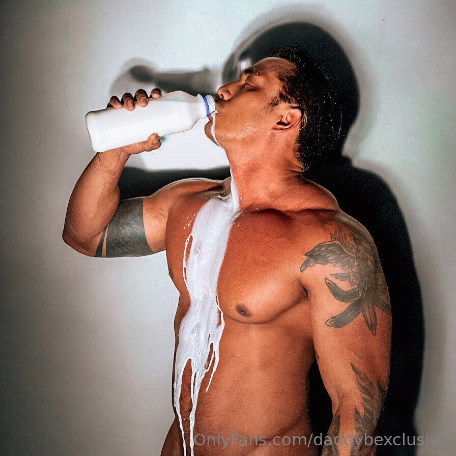 Exposed beefcake bulkstate