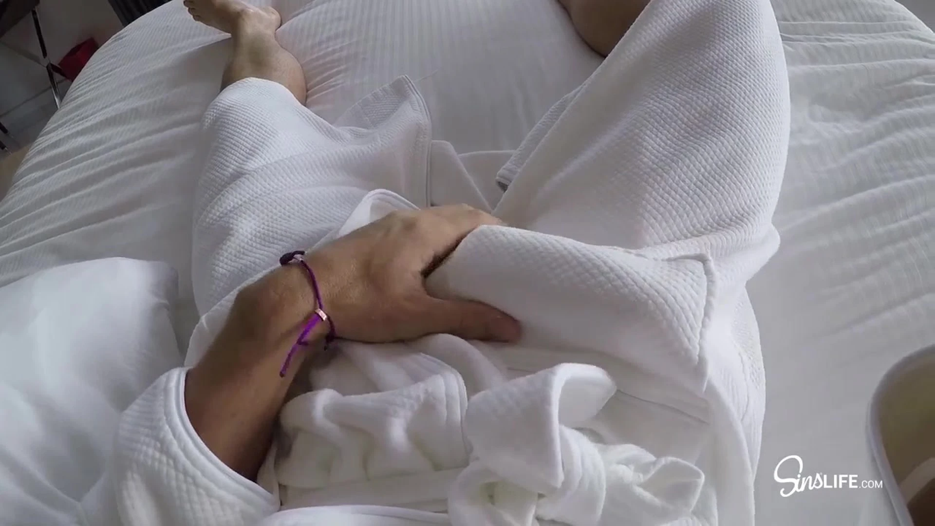 Johnny Sins – showing off (Bed)
