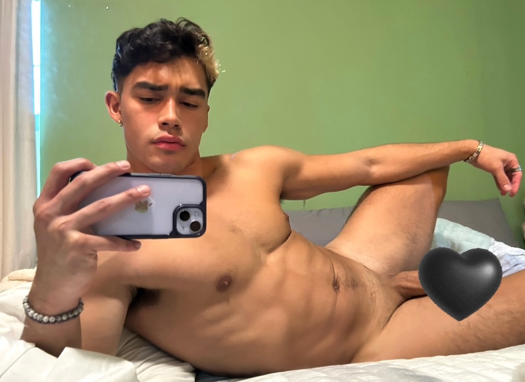 sexy slut wanking off cute smile jmloz of