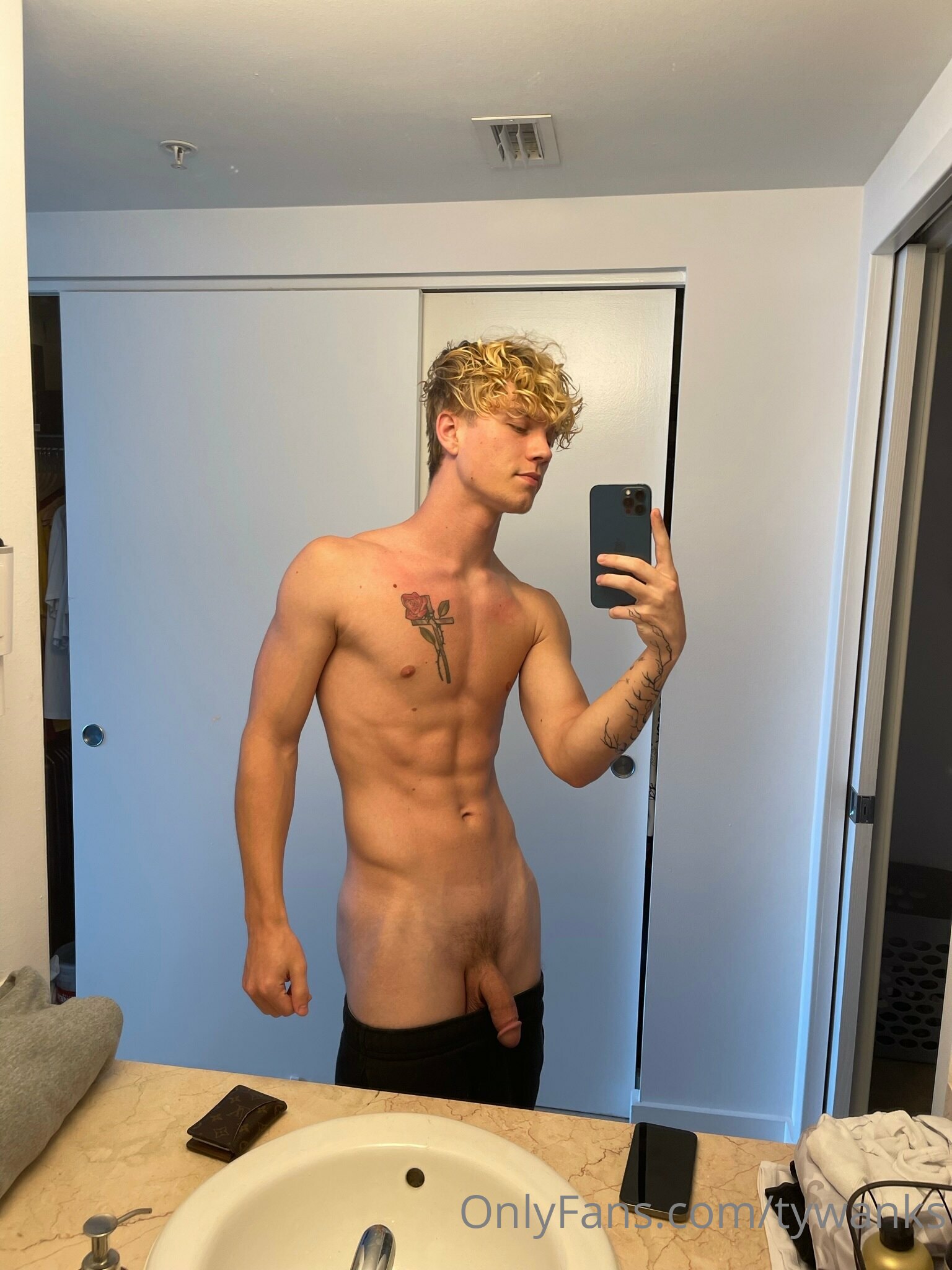 muscled sensual Tyler Pauley o n l y f a n s