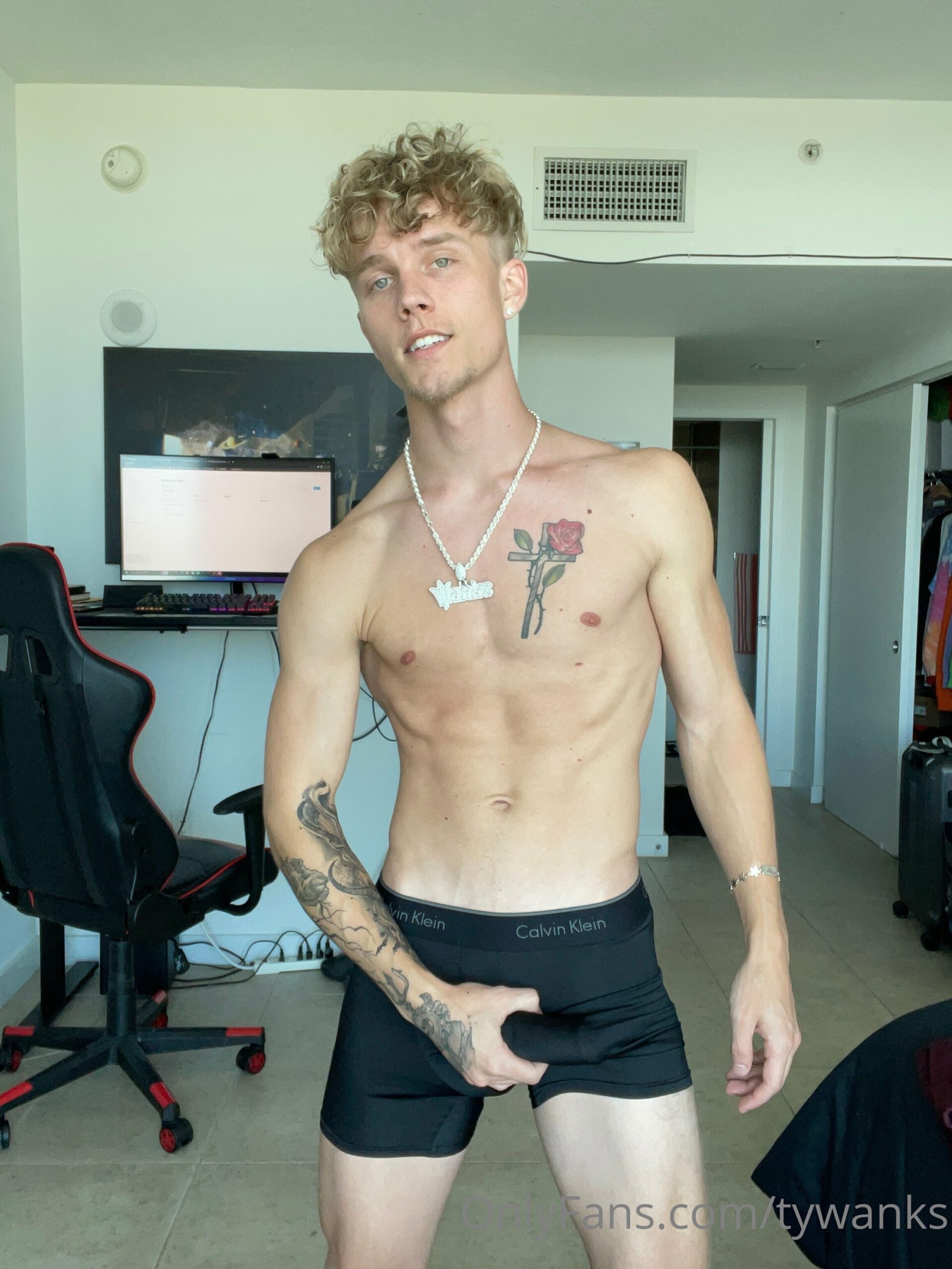 male cumslut playing with himself sensual tywanks Leaked Onlyfans
