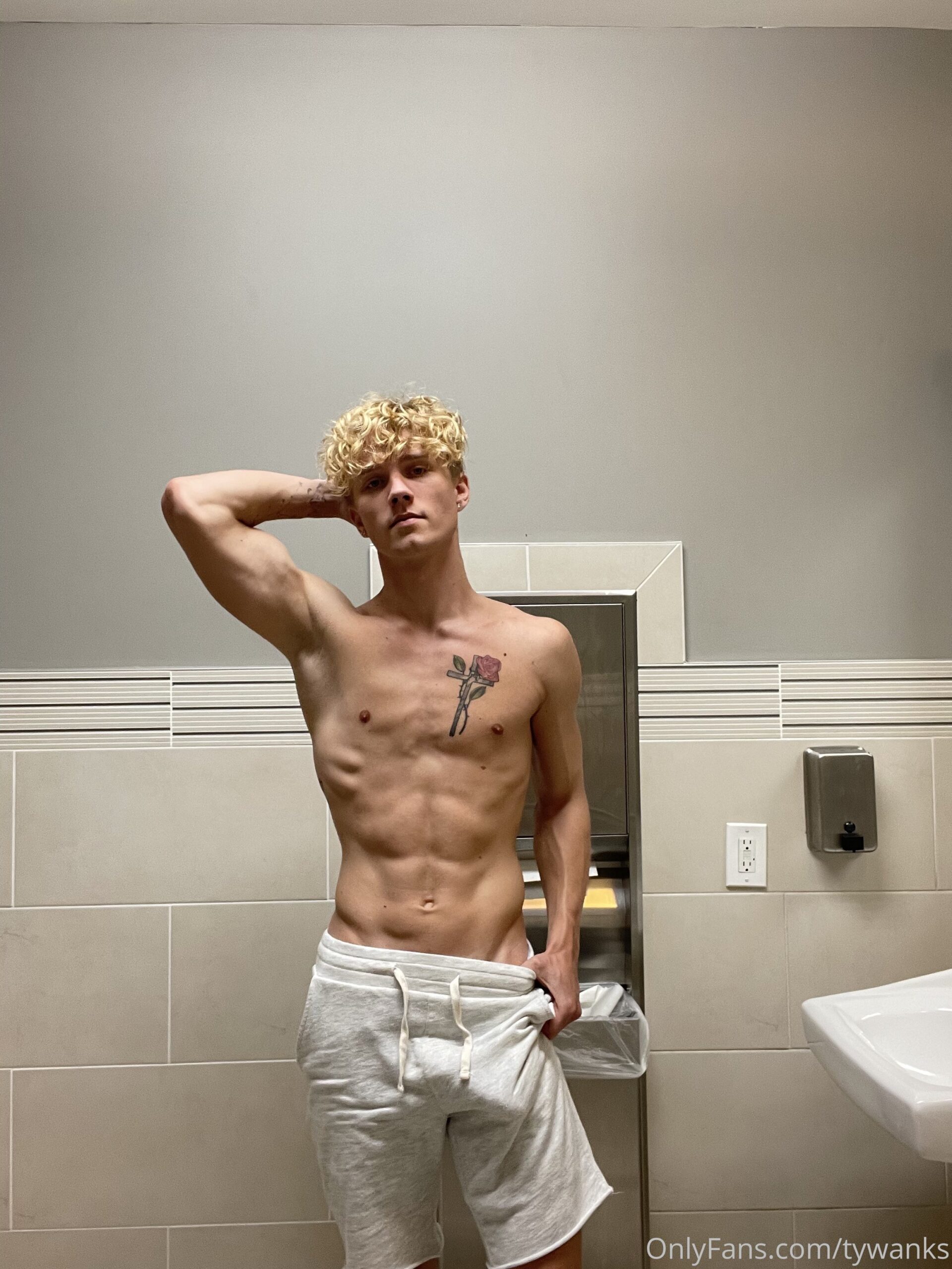 Sensational  male bimbo sensual Tyler Pauley Fansly leaks Full leaked video
