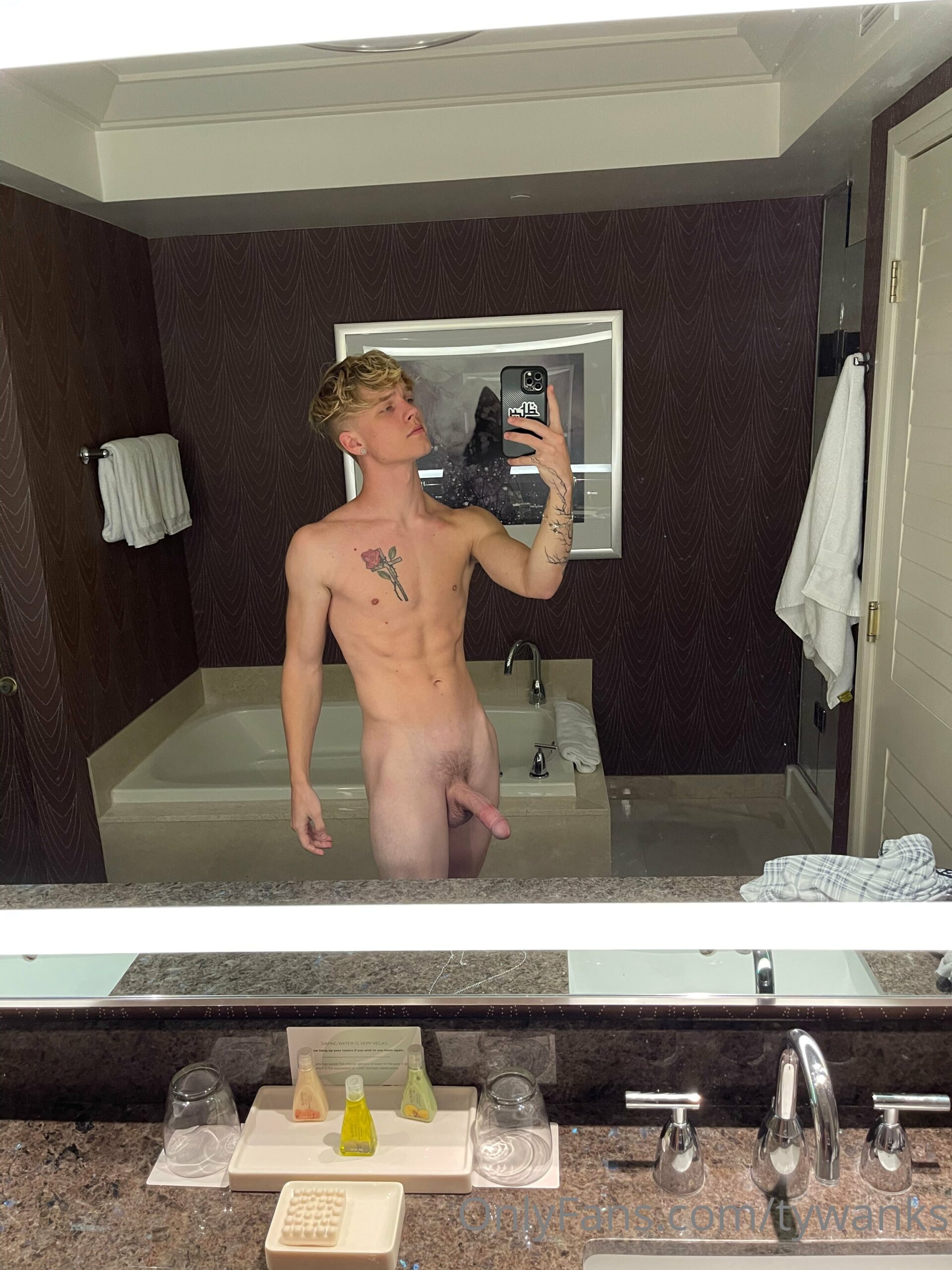 hottie jock Tyler Pauley nude onlyfans