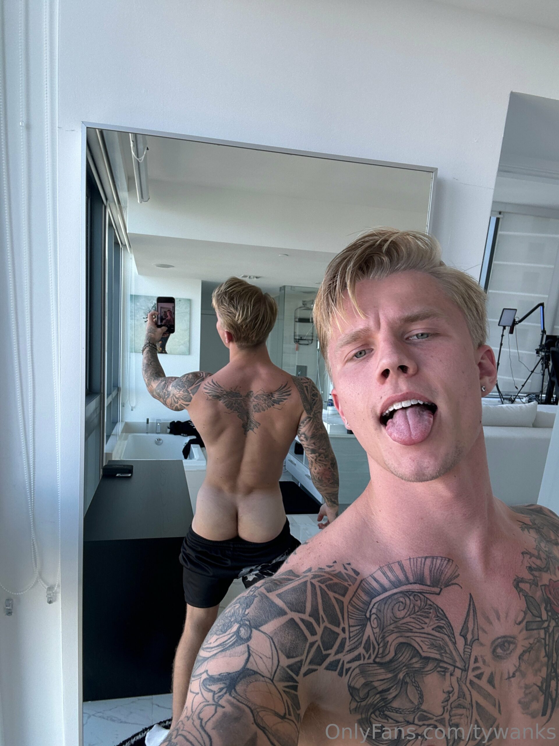 Captivating  sensual troytempts   Full Clip
