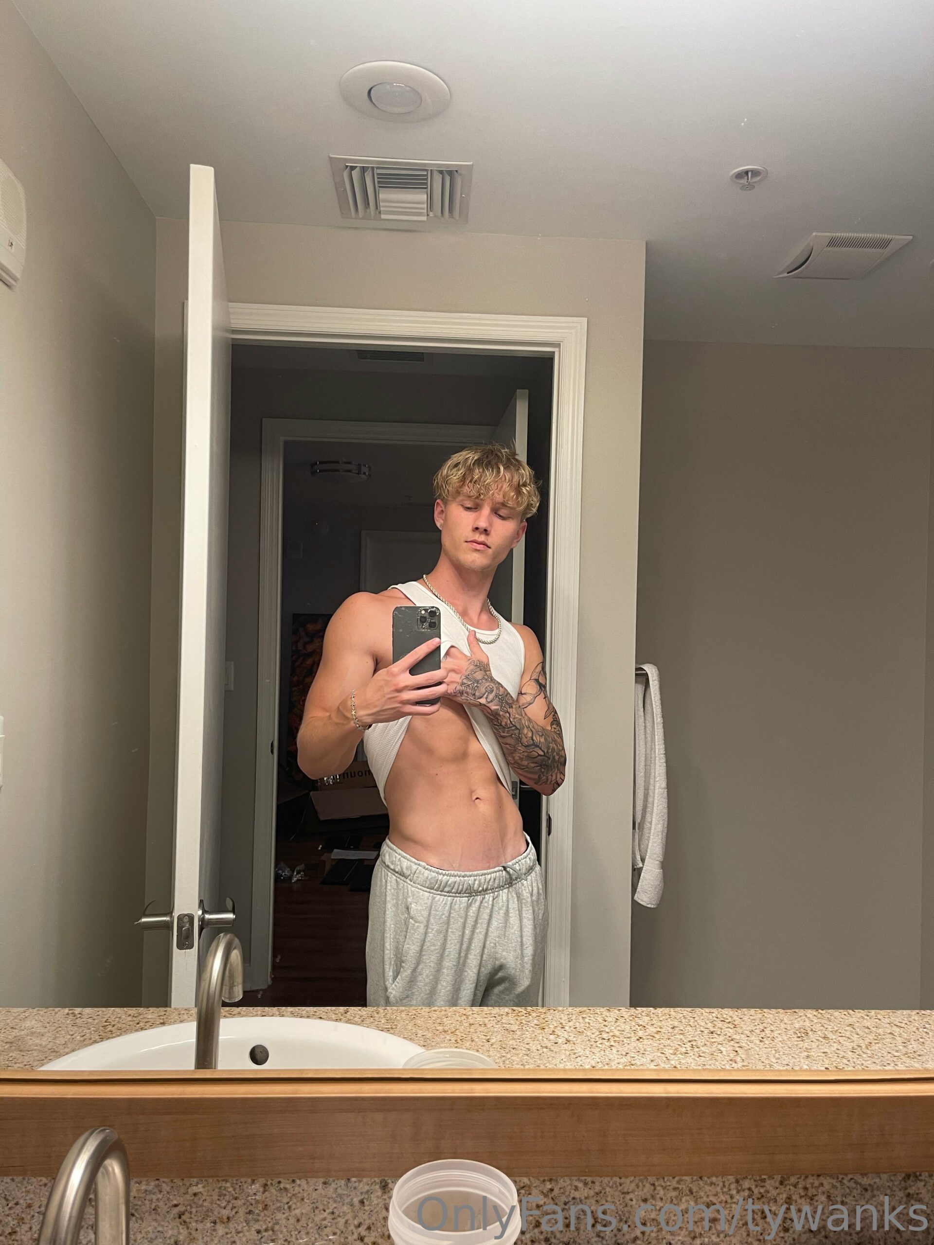 jock tywanks sexy pic