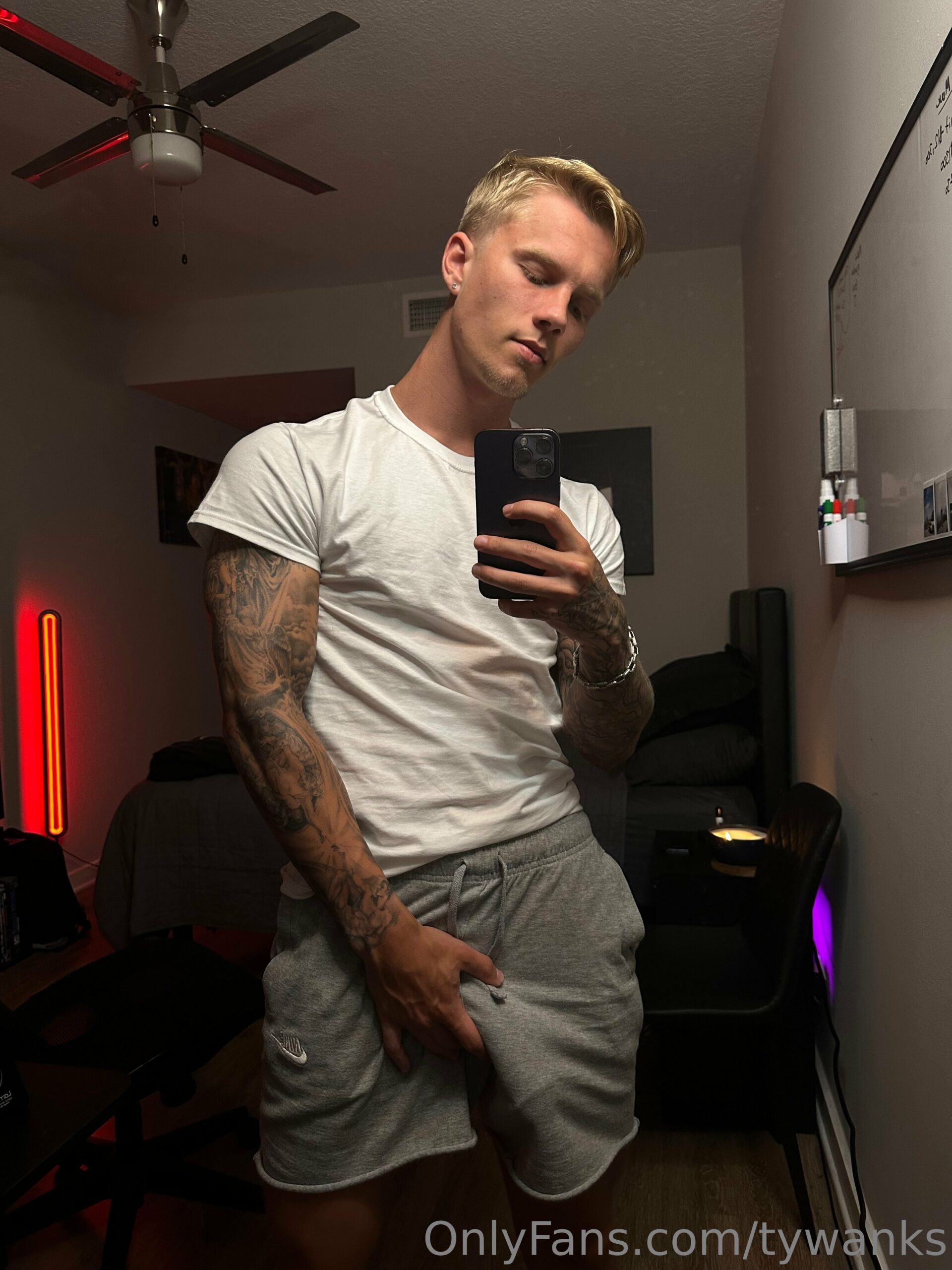 twinkish tywanks big pecs Exposed