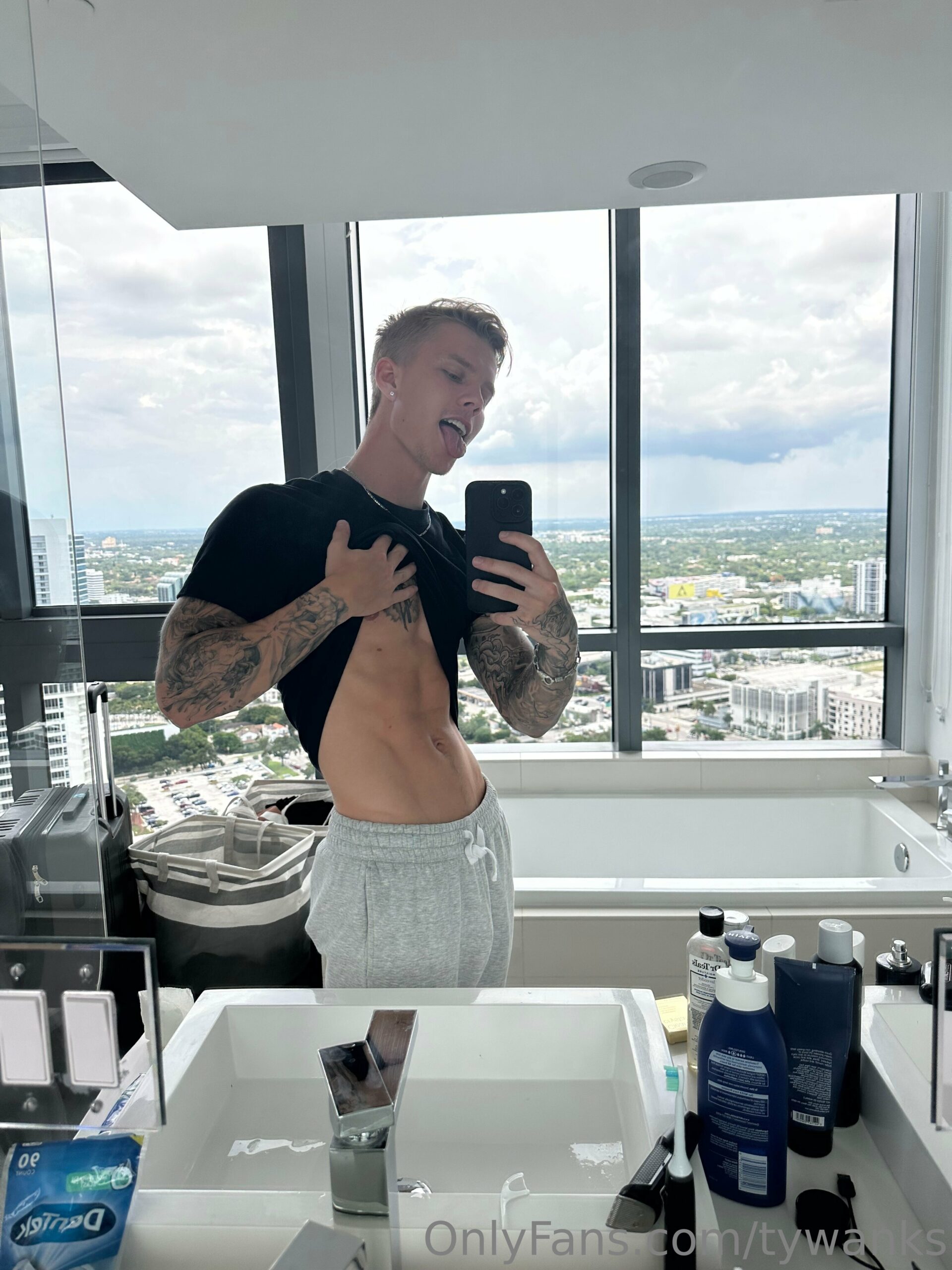 Sensational  man bitch twinkish tywanks leaked pic Leaked full video