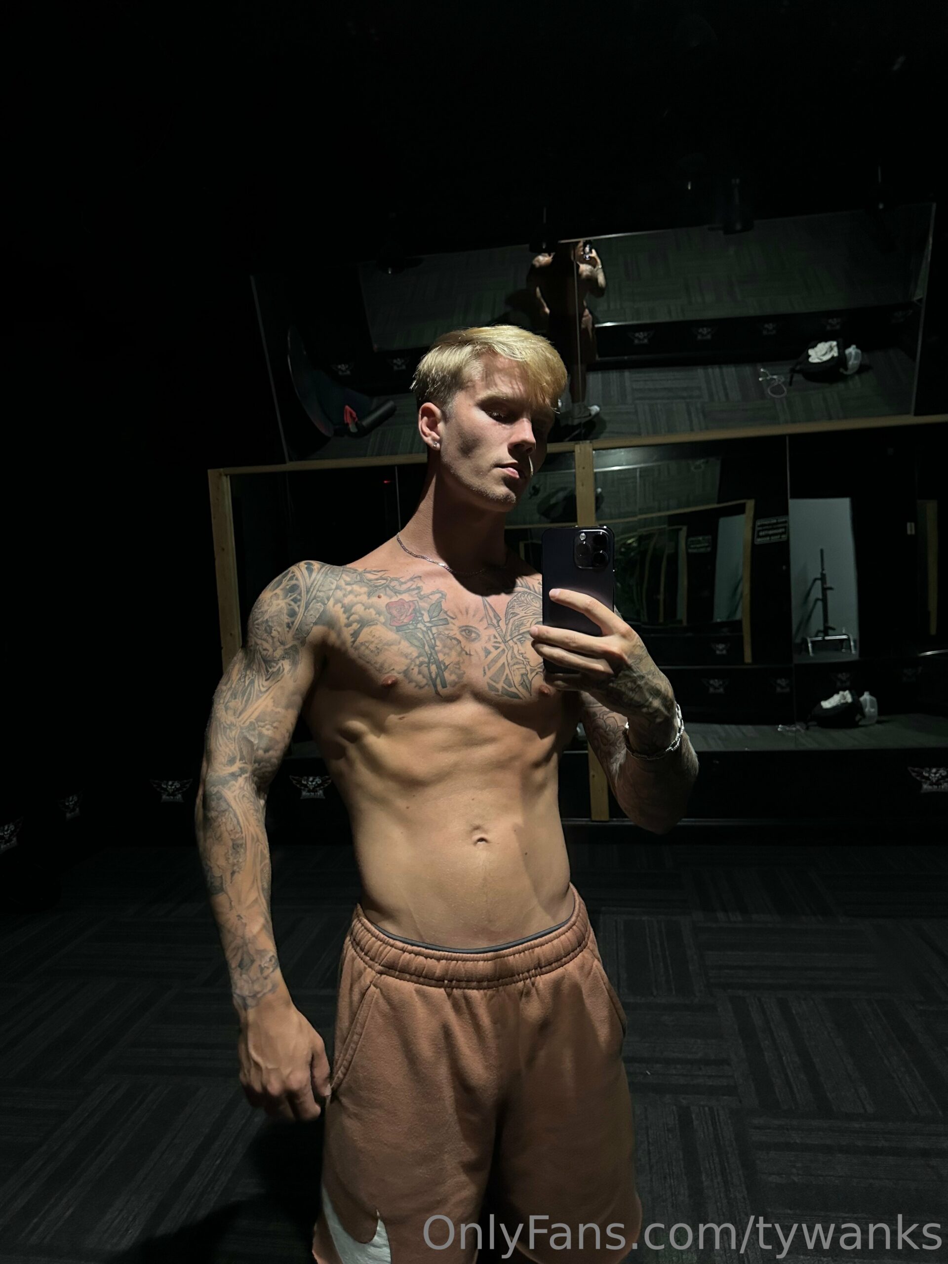 hoe jerking off sensual troytempts reddit