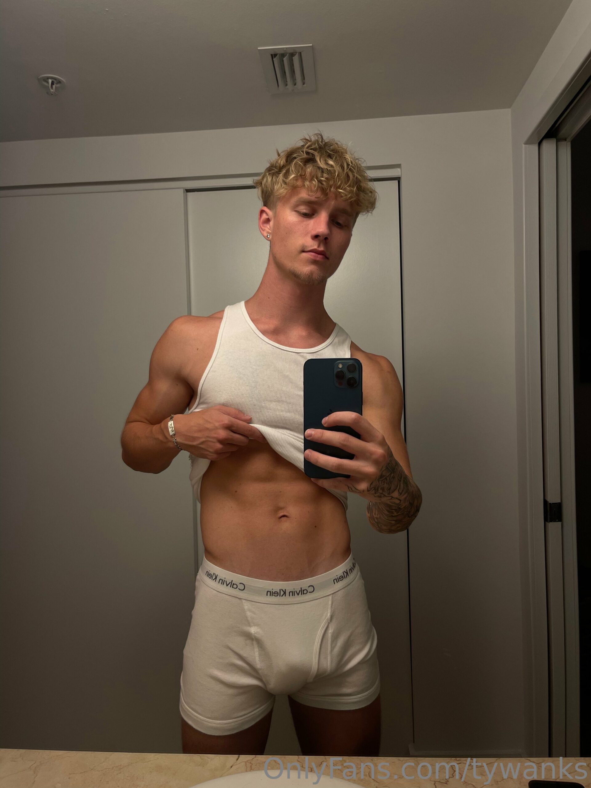 Epic Self-assured twinkish troytempts onlyfans