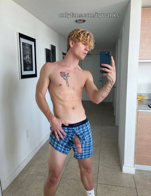 sexy jock Tyler Pauley nude