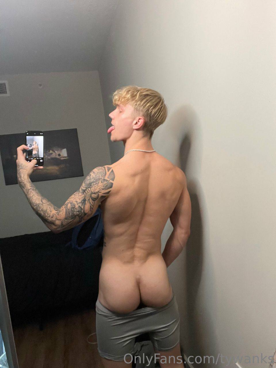 Sensational BABE jock Tyler Pauley l e a k e d