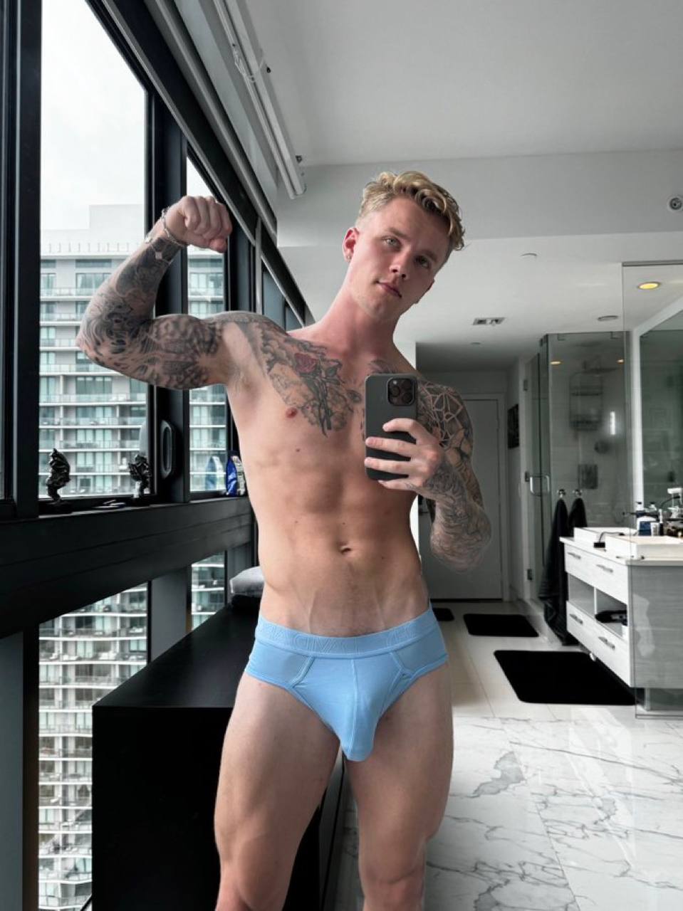 jock Tyler Pauley leaks Epic