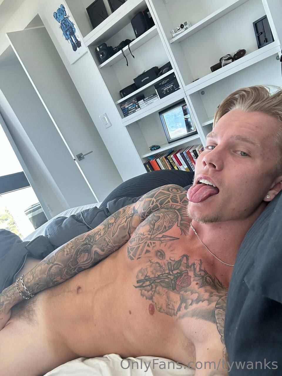 Exposed muscled nasty troytempts masturbating Clip