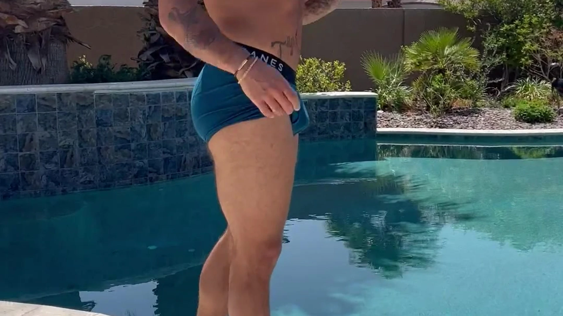 Flashman Wade dallaswade   My homie recording me in my back yard tanning my ass, deciding if i should shave or not  What u thin