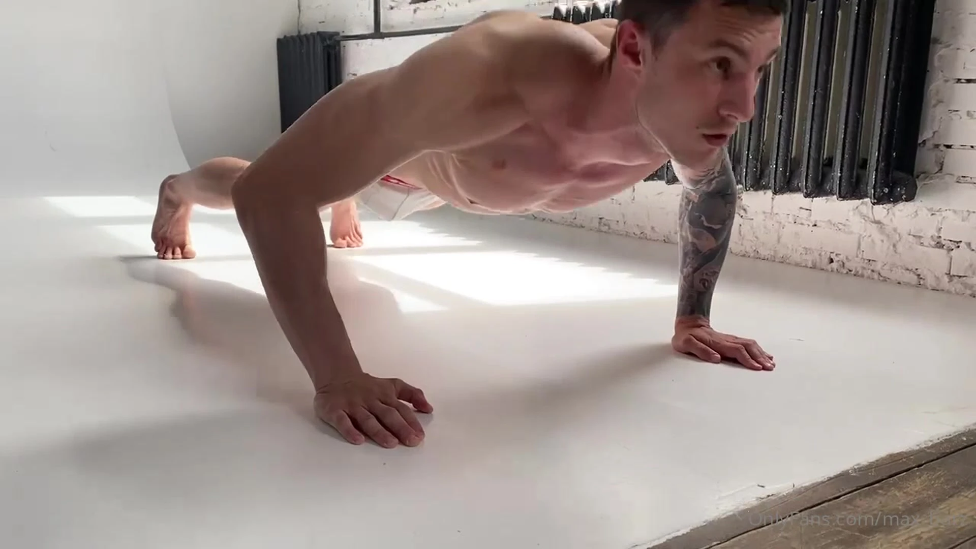 Sensational гей онлифанс max_barz Leaked