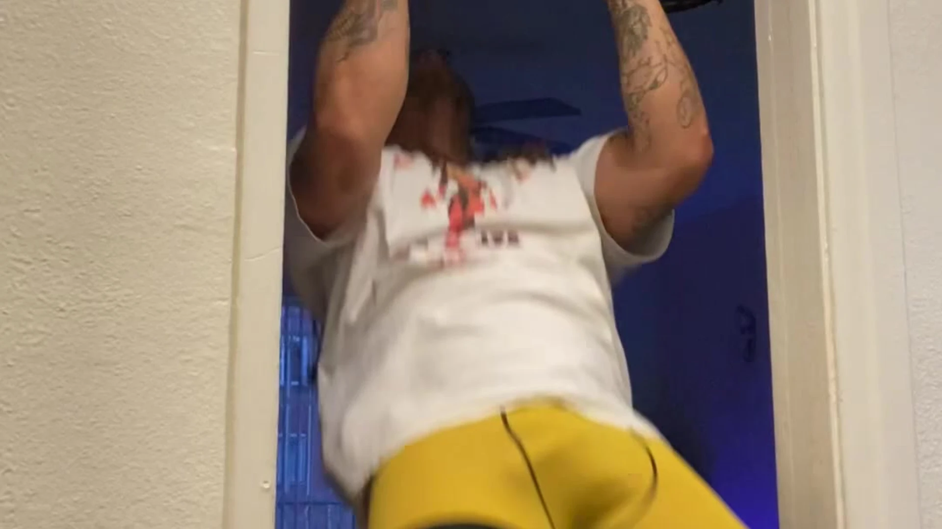 Flashman Wade dallaswade   Some thicc dick and ass for your night doin a lil something before my shower ;) shav