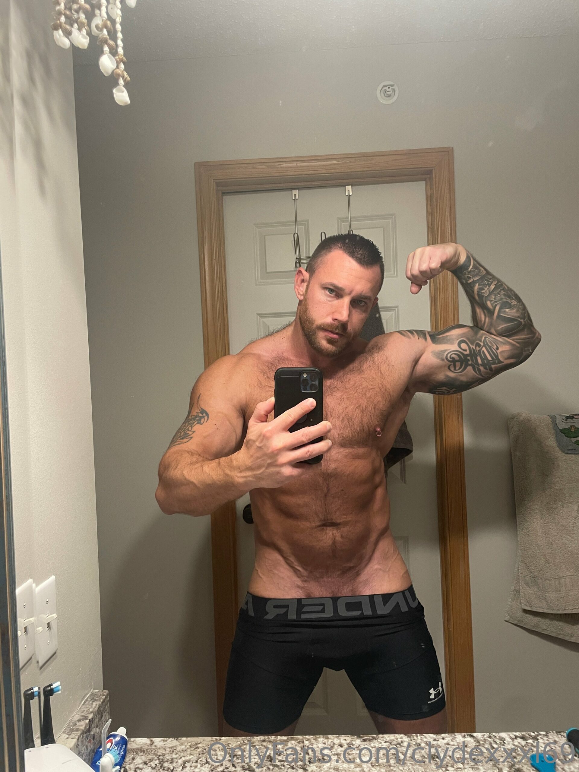 Exposed muscle god clydexxxl69 naked pics