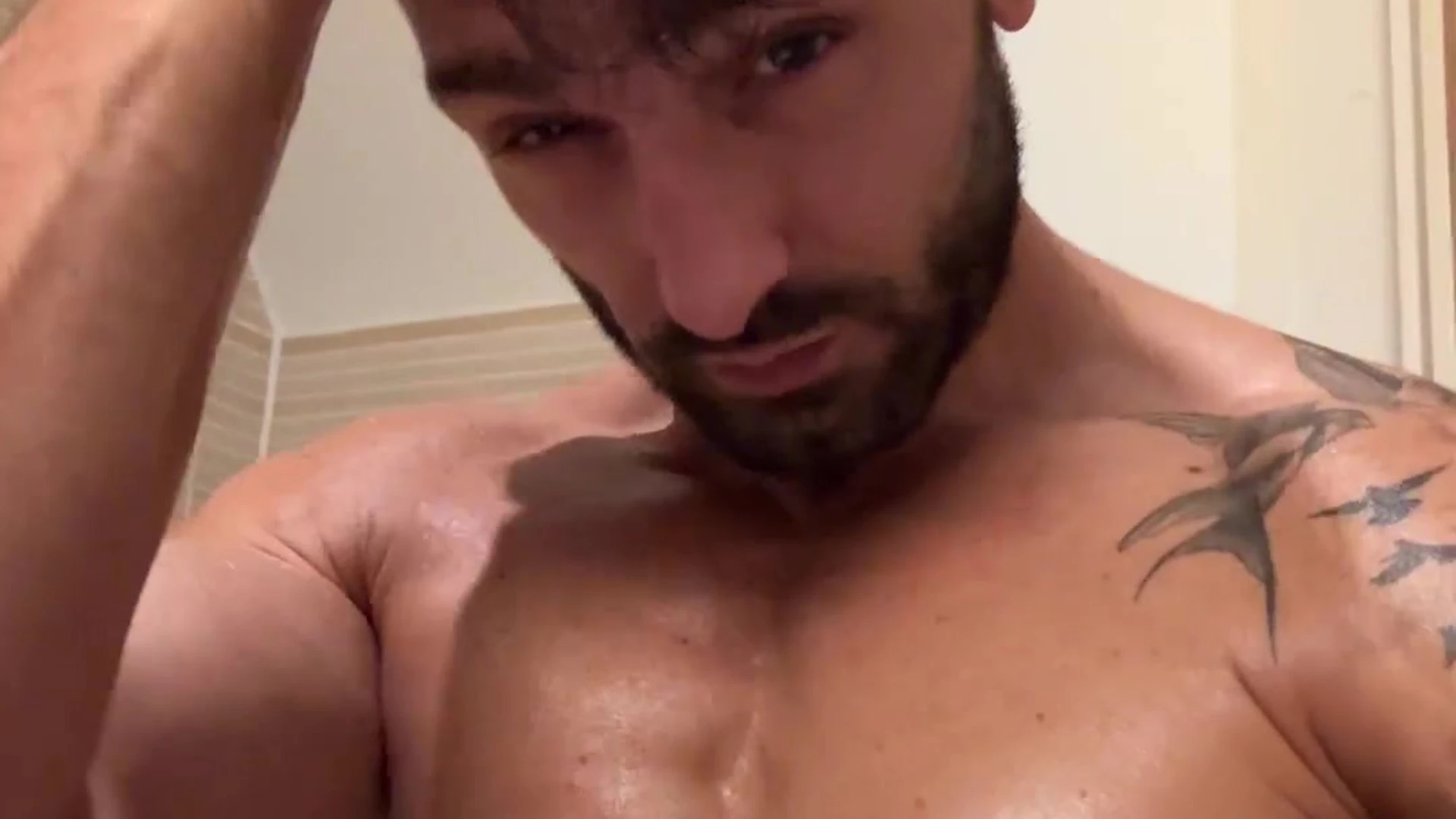 Confident  ripped Roberto Gatto Nudes Clip