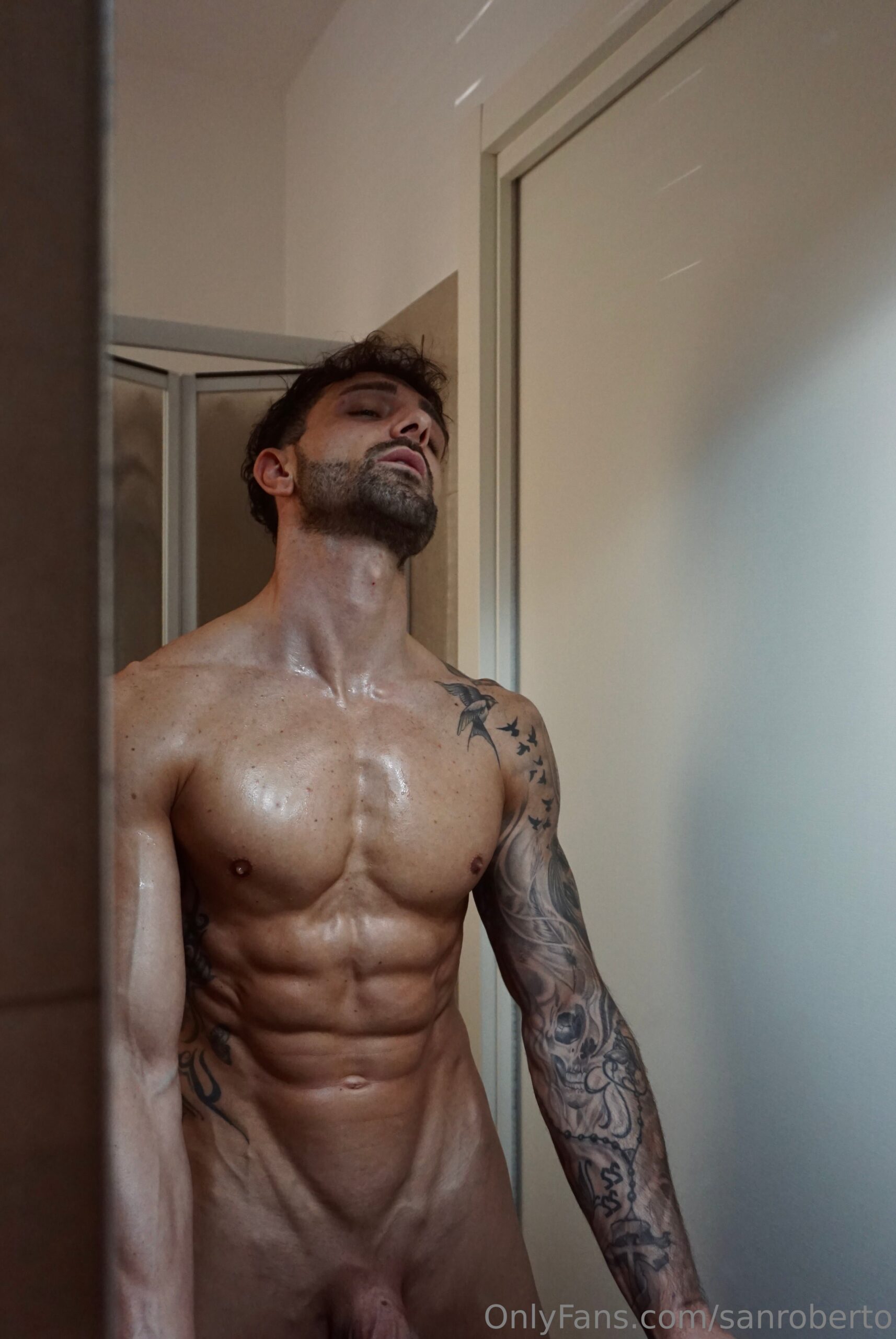 Confident  playing with himself muscle god Roberto Gatto nude