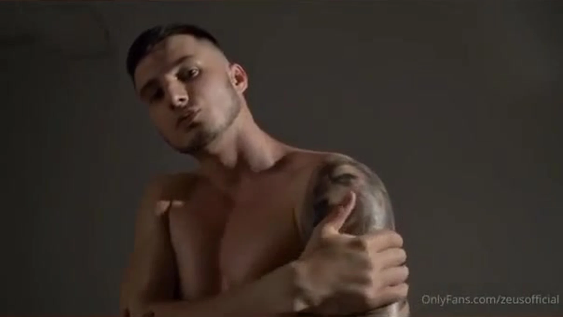 Exposed bubble butt гей онлифанс Max Barz Porn
