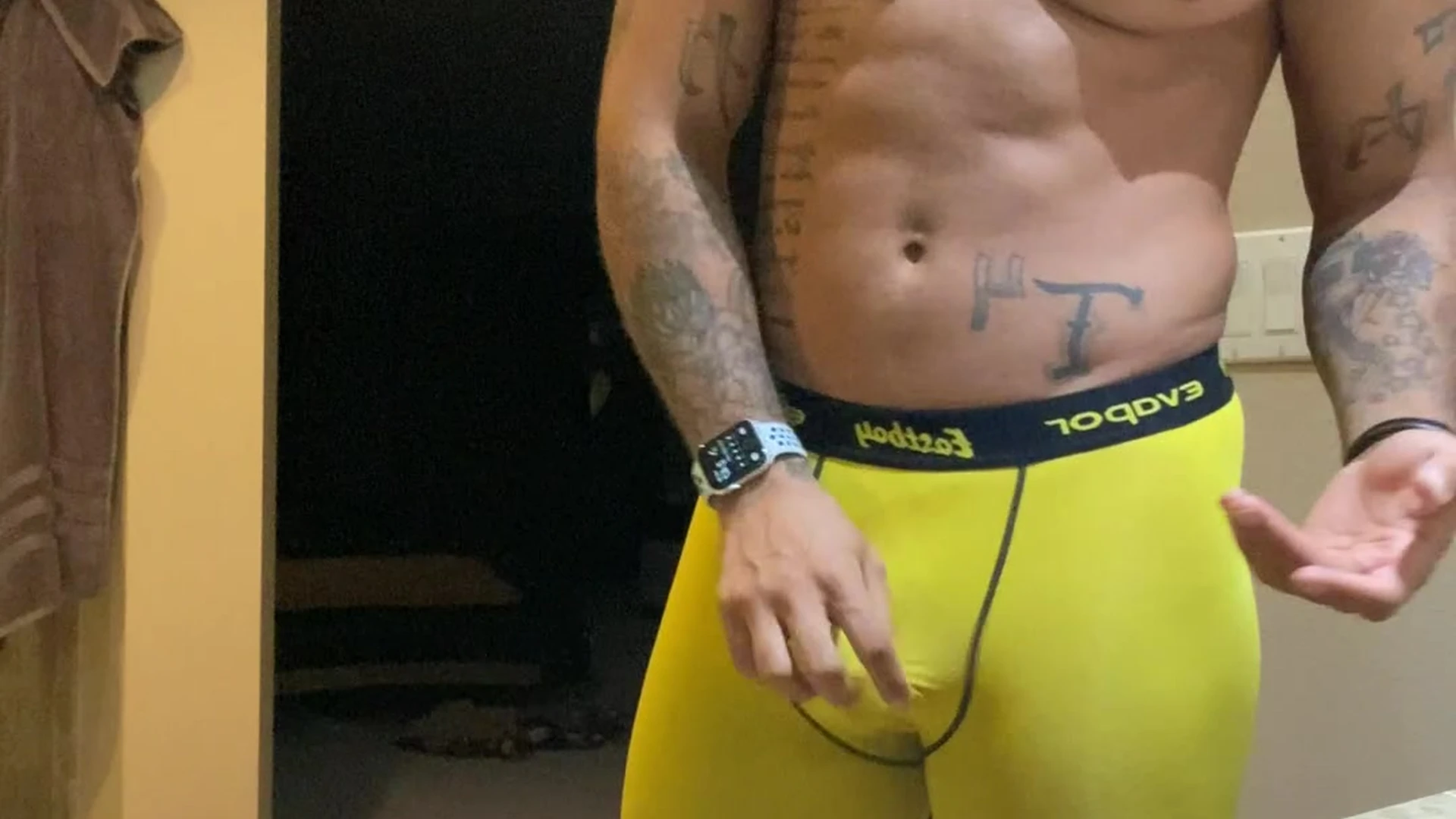 Flashman Wade dallaswade   This is a  minute video heres the juicy ass part and next is full load  after  weeks