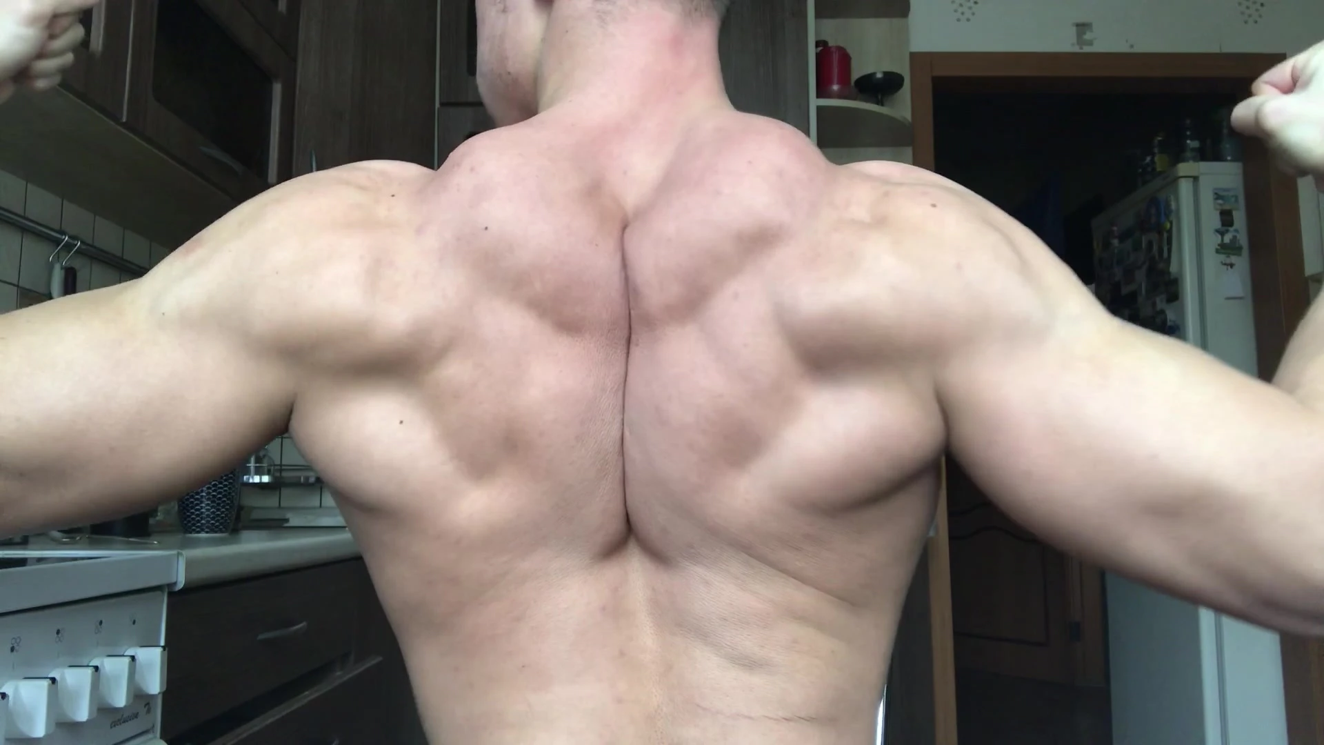 любитель игры с задницей MuscularFriend