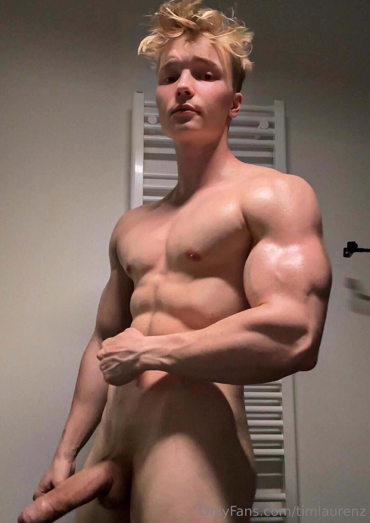 fuckboy ungeniert timvylo big pecs EXPOSED