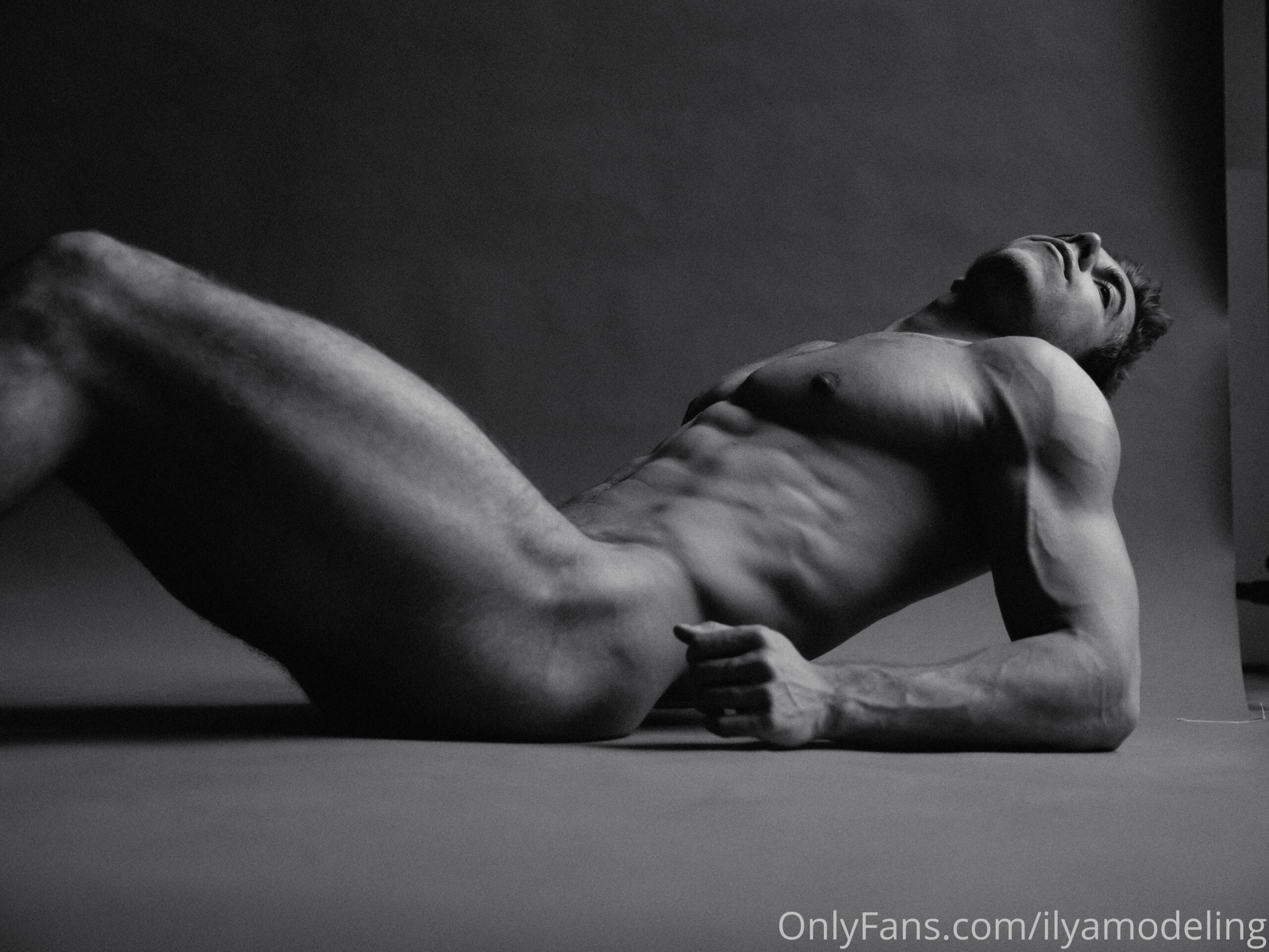 стройный MuscularFriend nudes free EXPOSED