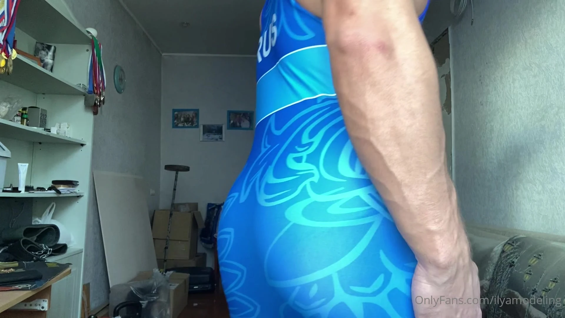 manly кончающий MuscularFriend naked FullVID