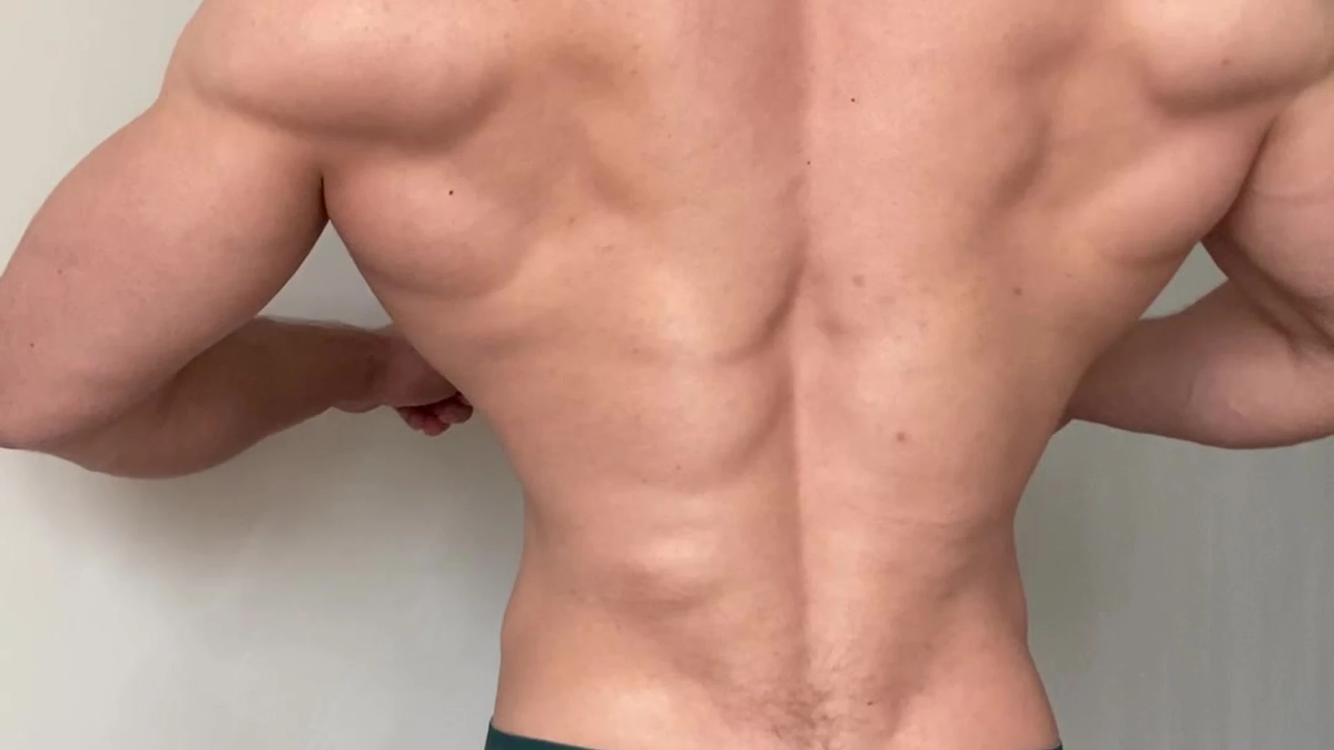 muscle playing with himself душевой эксибиционист Илья Гнётов Leaked nudes