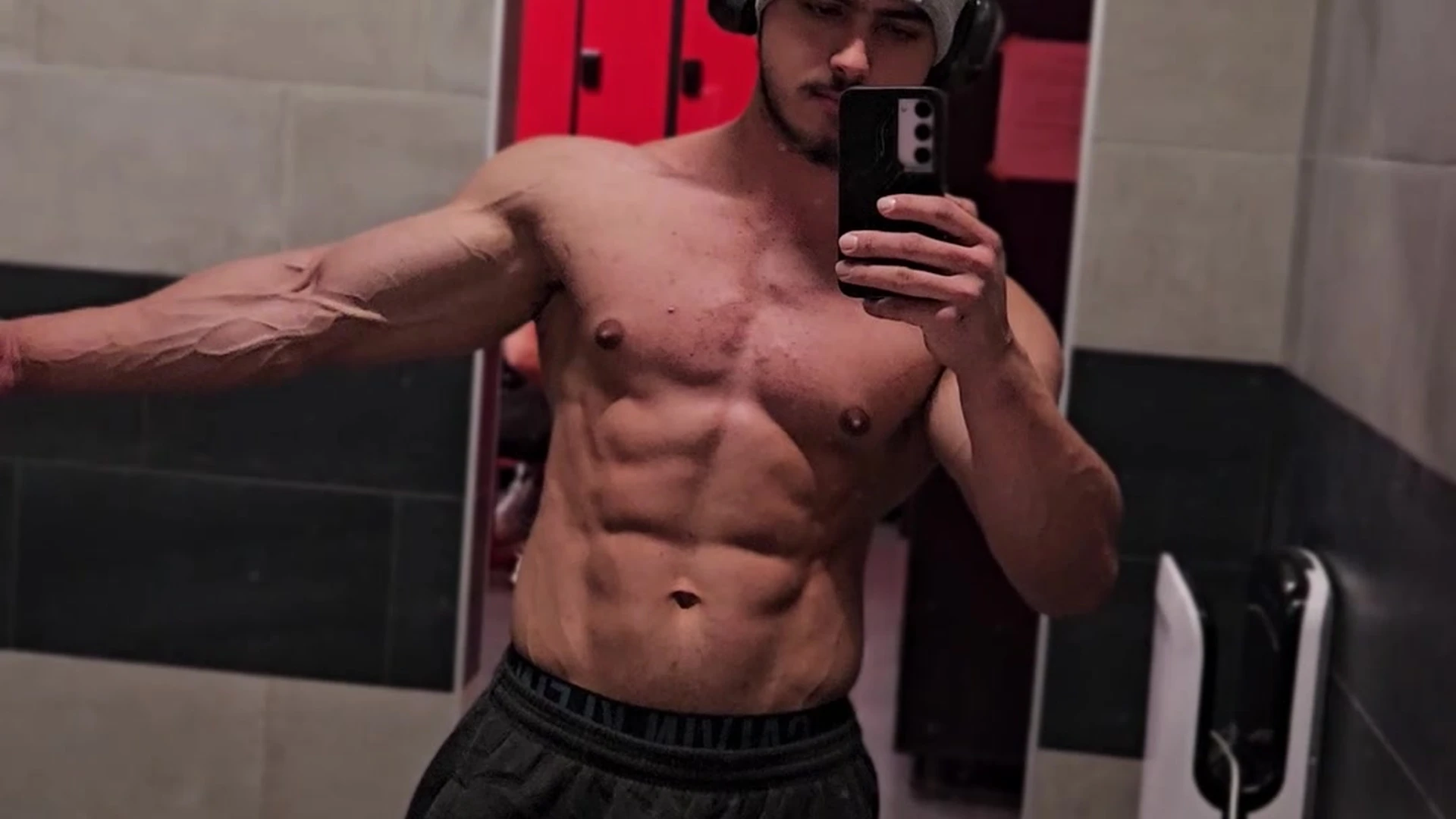 muscle playing with himself Girthy muscleboysexy Fansly leaks