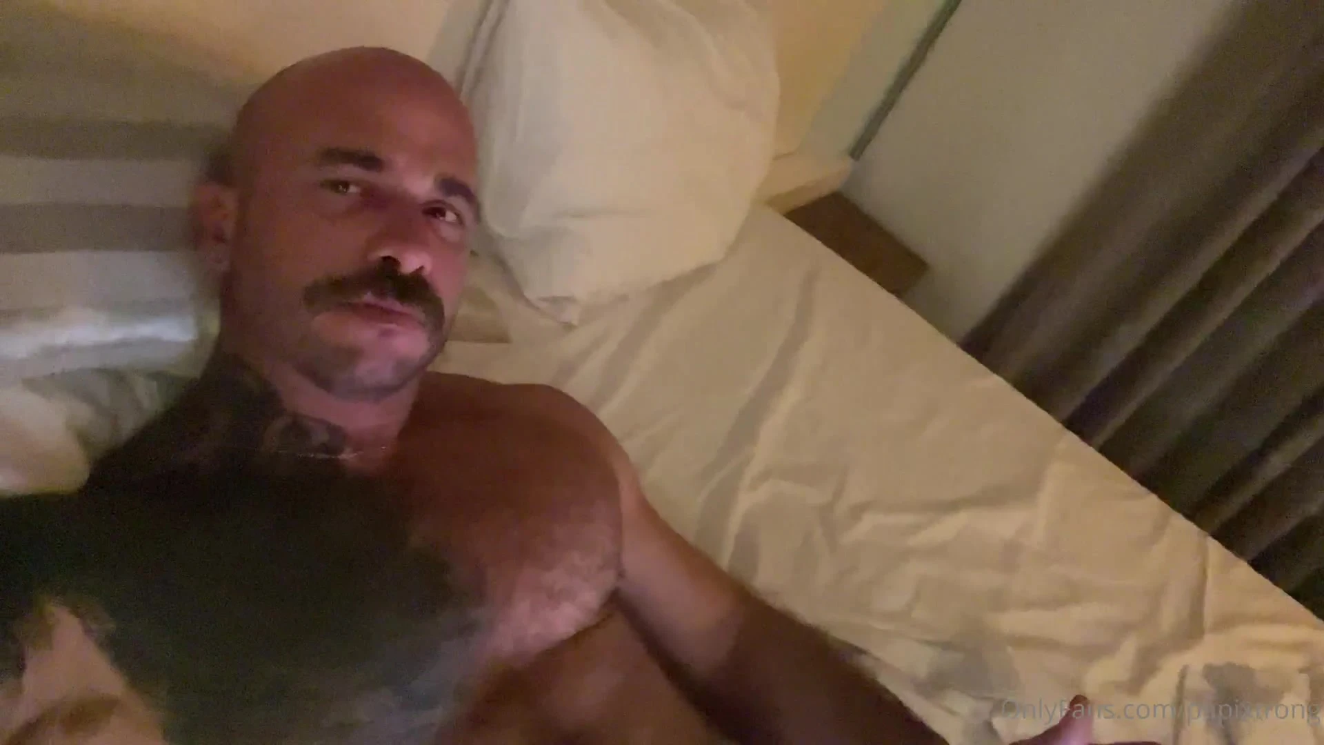 Epic Macizo PAPIXLX nude ass