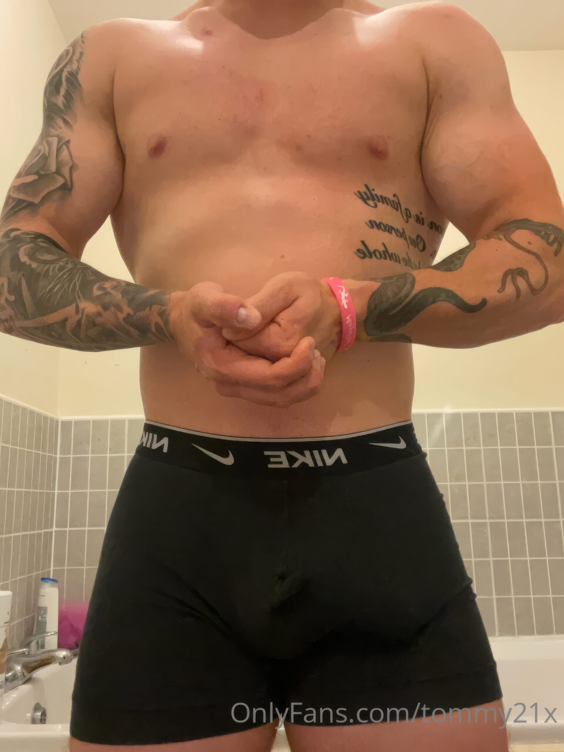 Exposed teen Muscle-bound Tommy Simpson