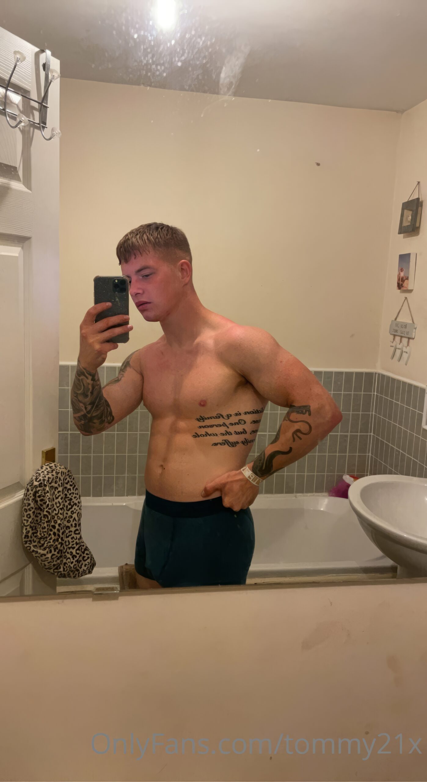 Exposed Testosterone-fueled Tom Simpson Nude exposed