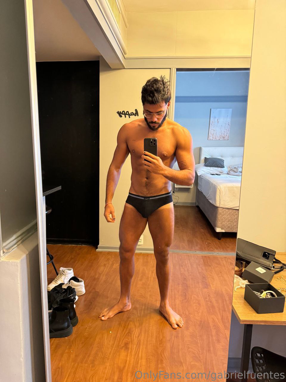 muscled jerking off Potente Gabriel Fuentes l e a k e d