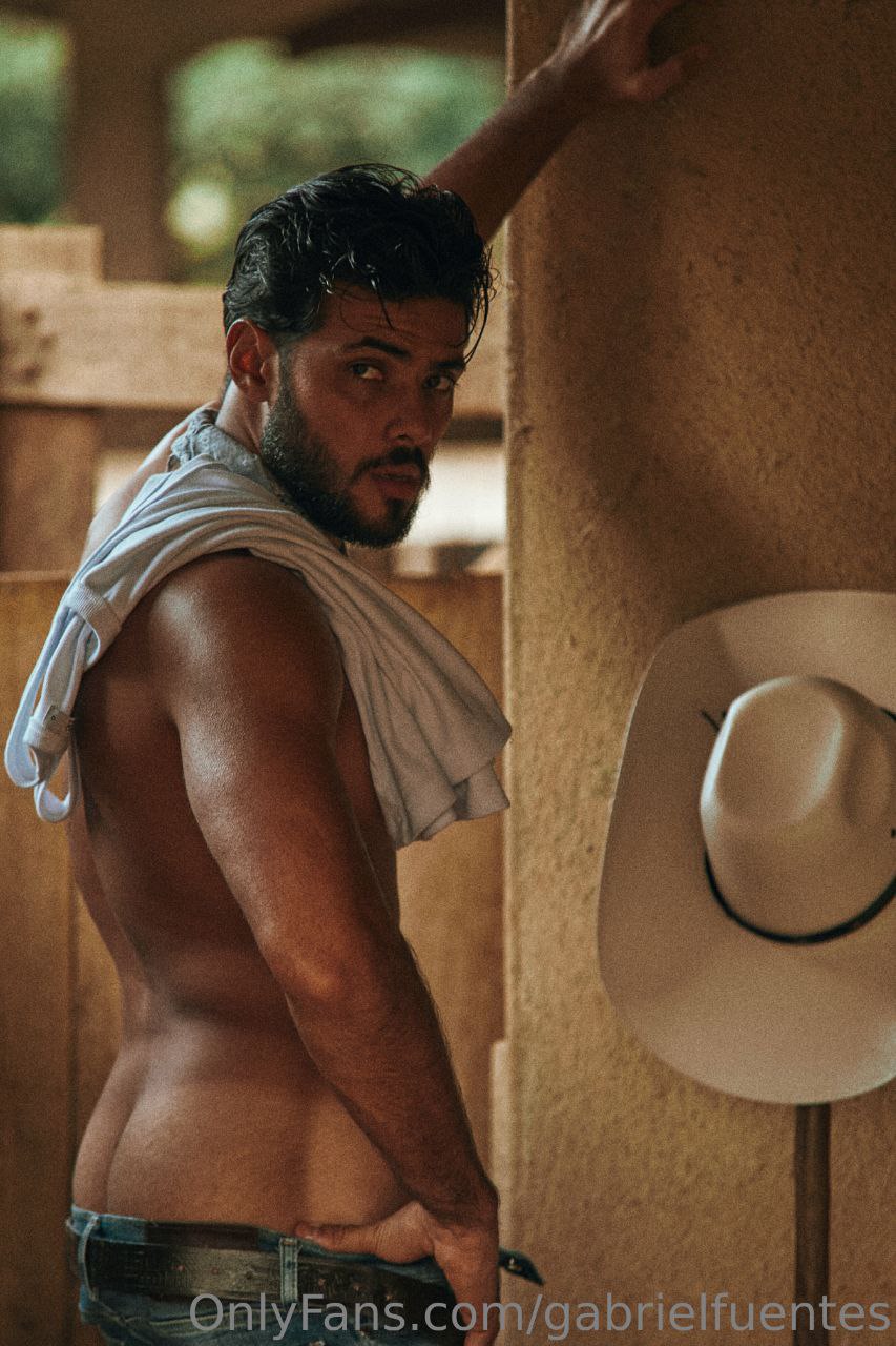 Exposed masculine Gigoló Gabriel Fuentes onlyfans leaked pics EXPOSED