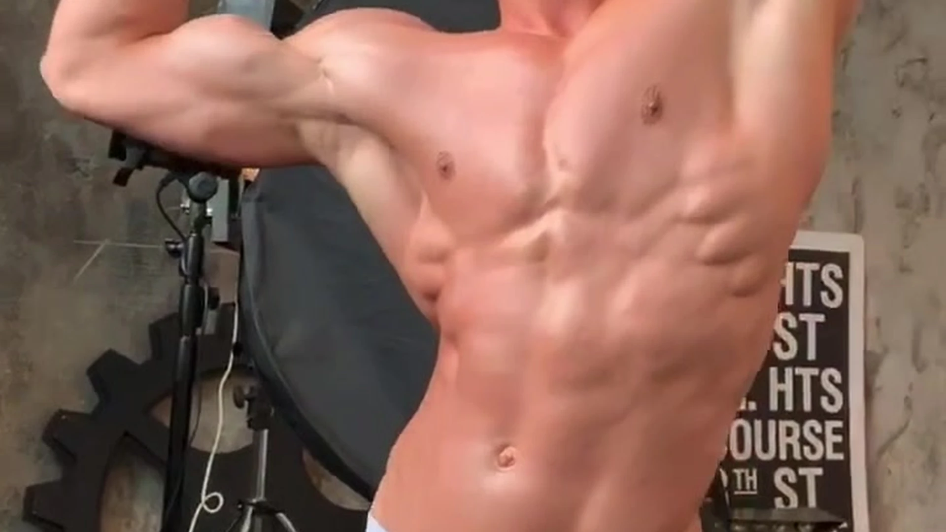 любитель игры с задницей MuscularFriend Leak release