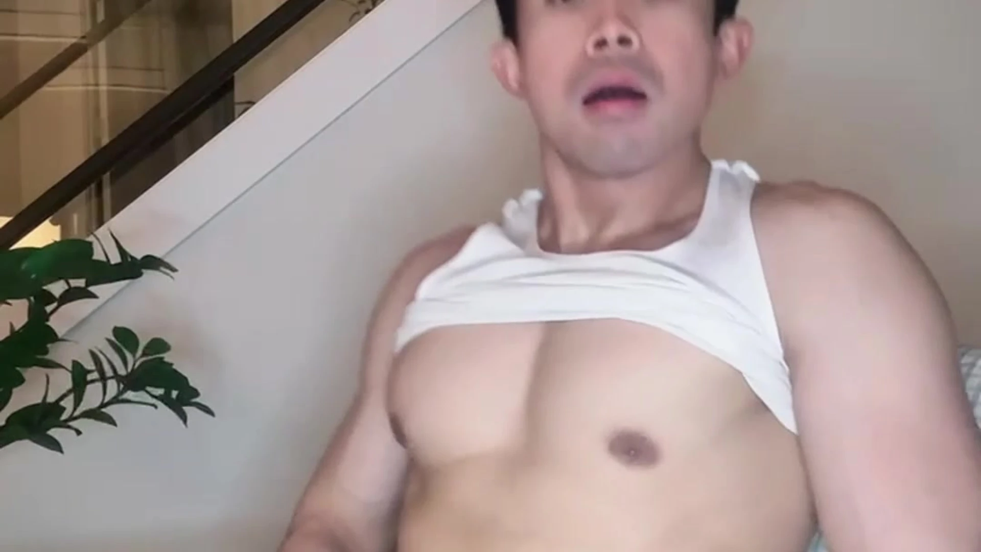 Finnegan Nguyen JO and cum-eating