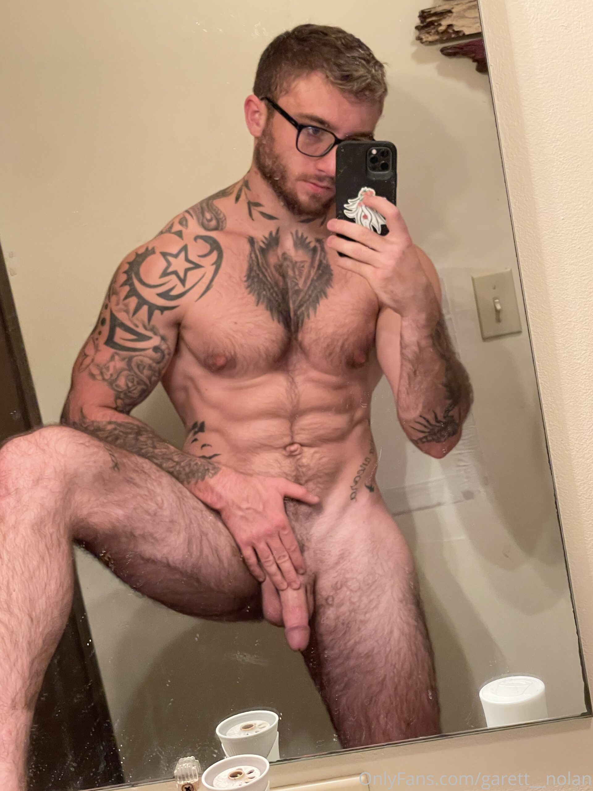 TIKTOKER Garett Nolan onlyfans nude pics Vid