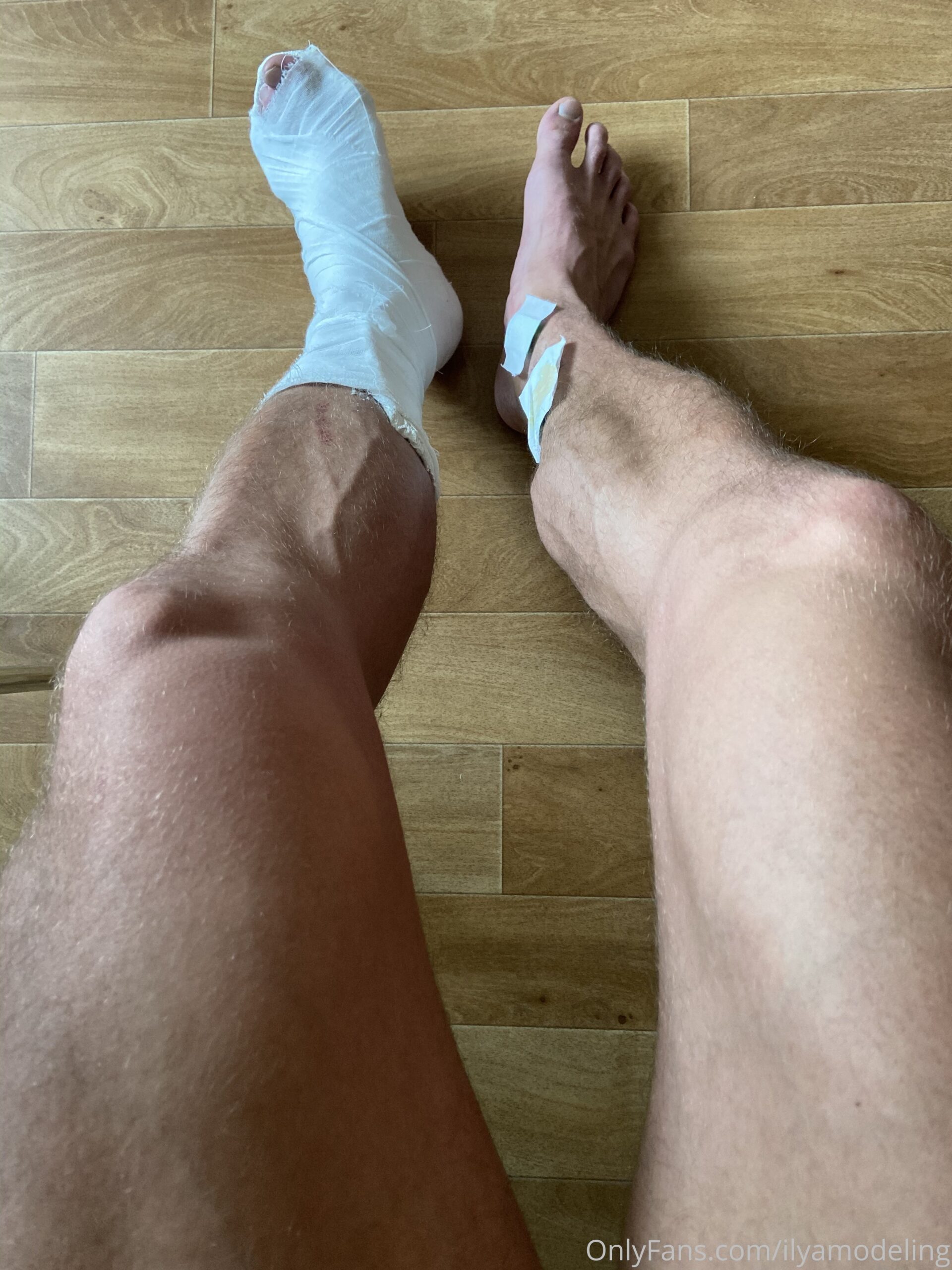 мастурбирующий MuscularFriend solo Sensational