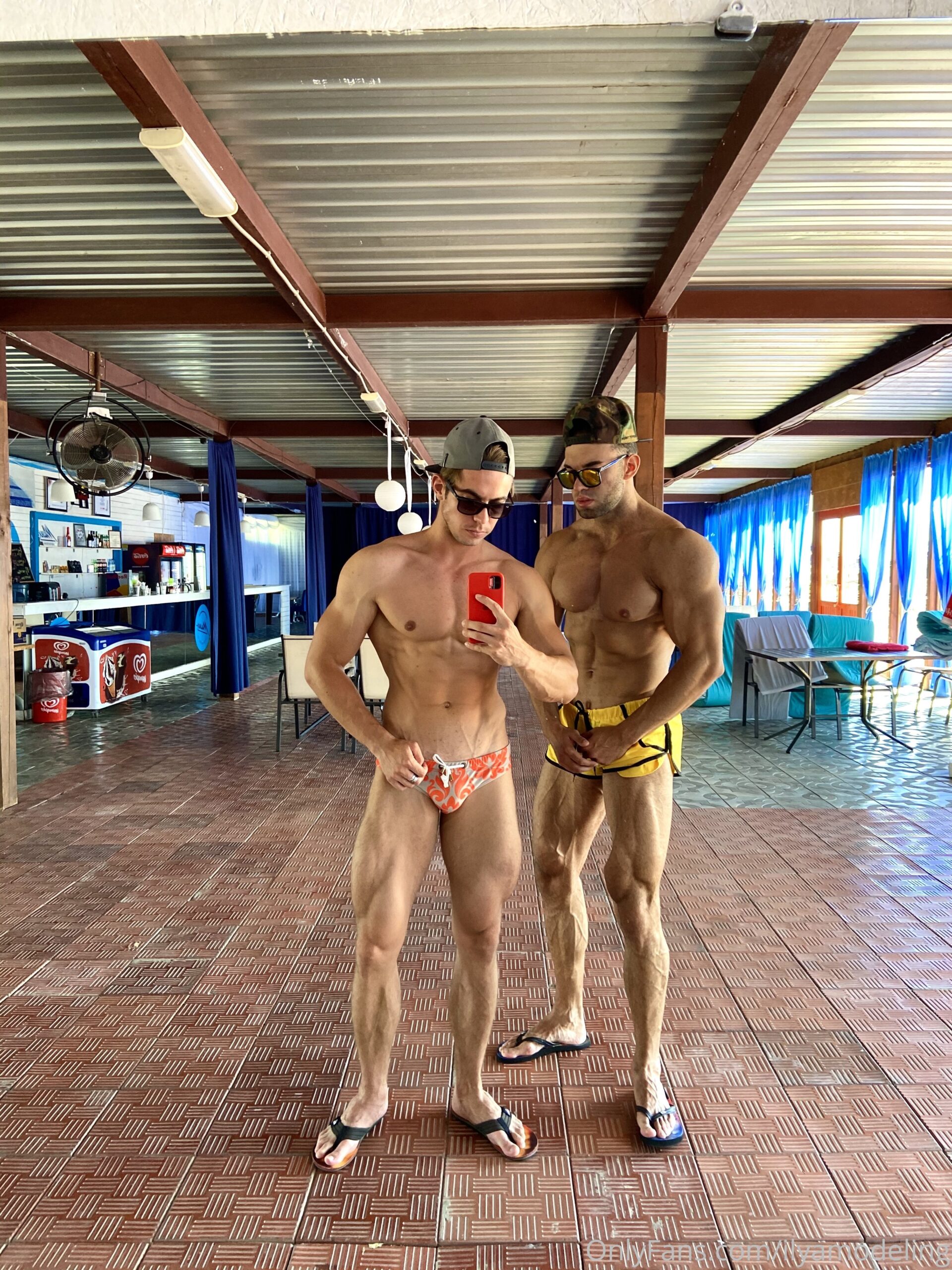 любитель игры с задницей MuscularFriend pic leaks FullVID