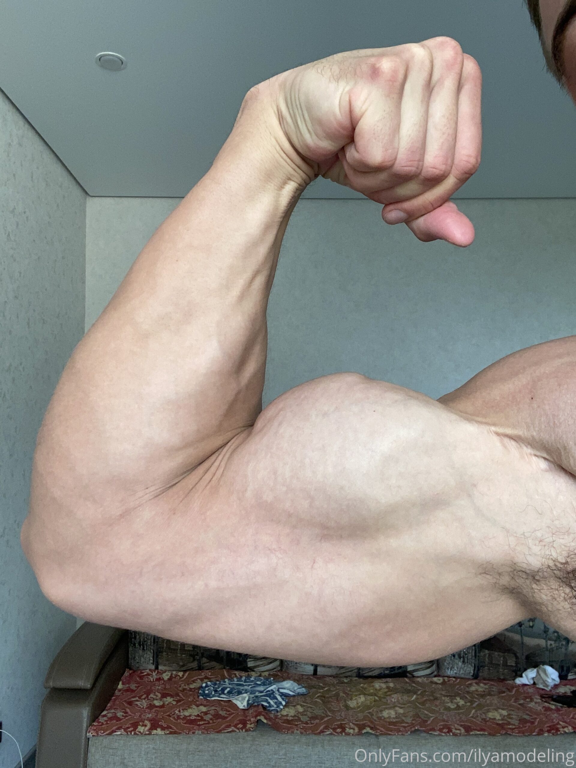 bubble butt playing with himself кончающий Илья Гнётов onlyfans leaked pics