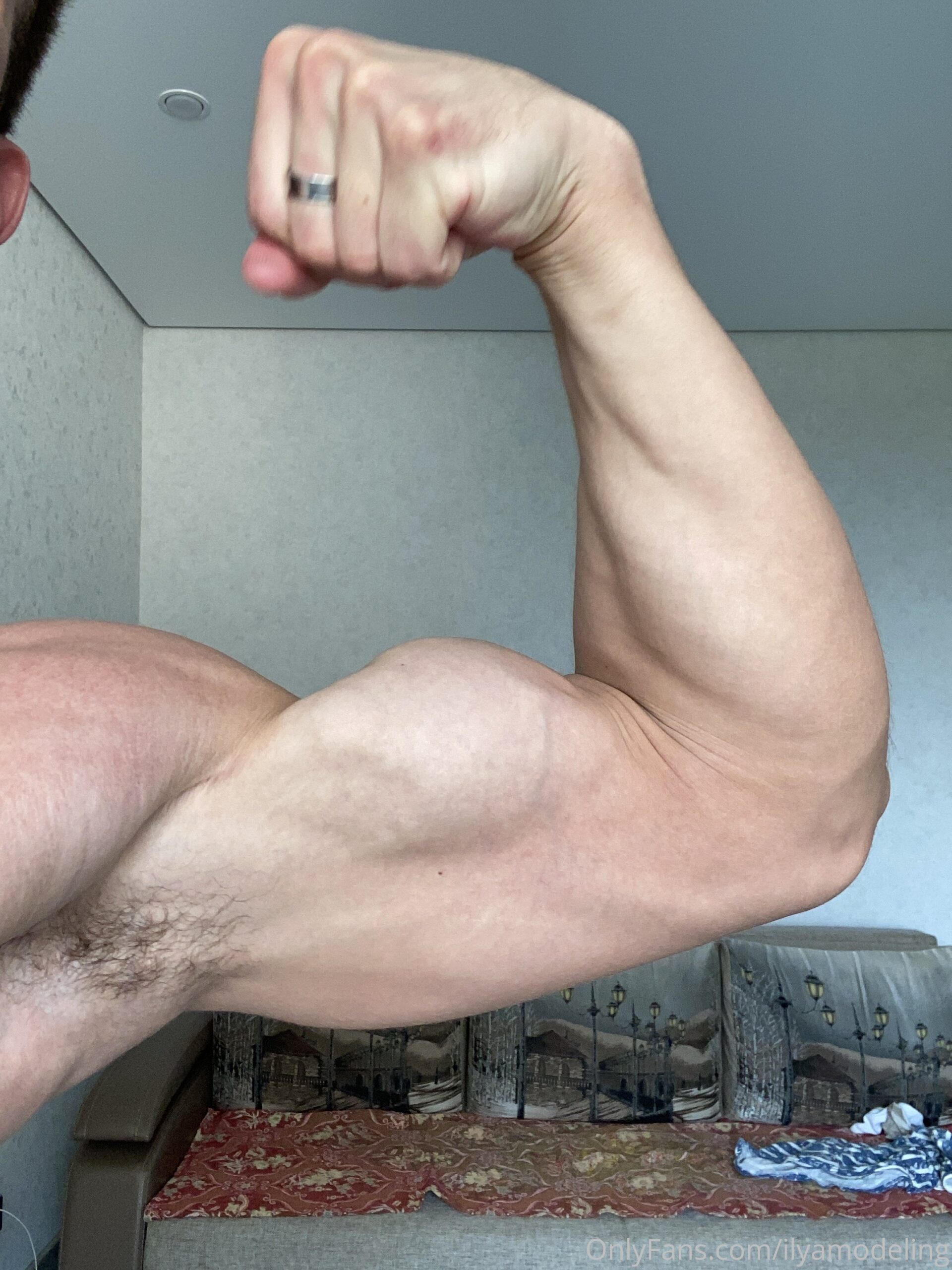 обильно кончающий MuscularFriend free onlyfans
